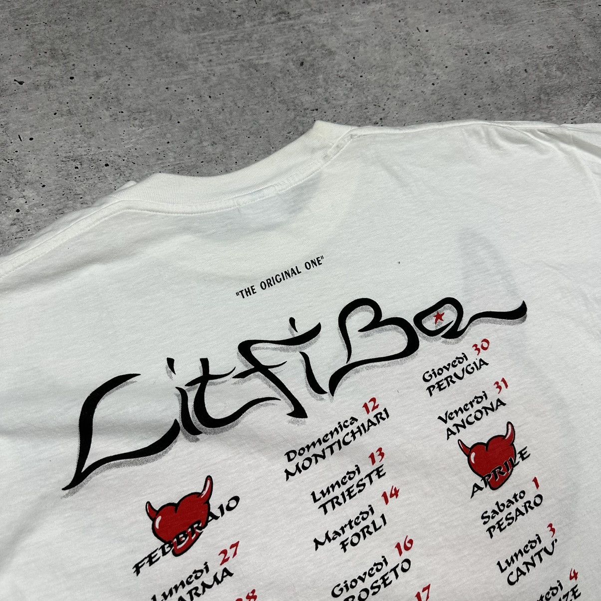Vintage Vintage Litfiba Rock Tour 1995 T-shirt White Men’s Size L Size US L / EU 52-54 / 3 - 17 Thumbnail