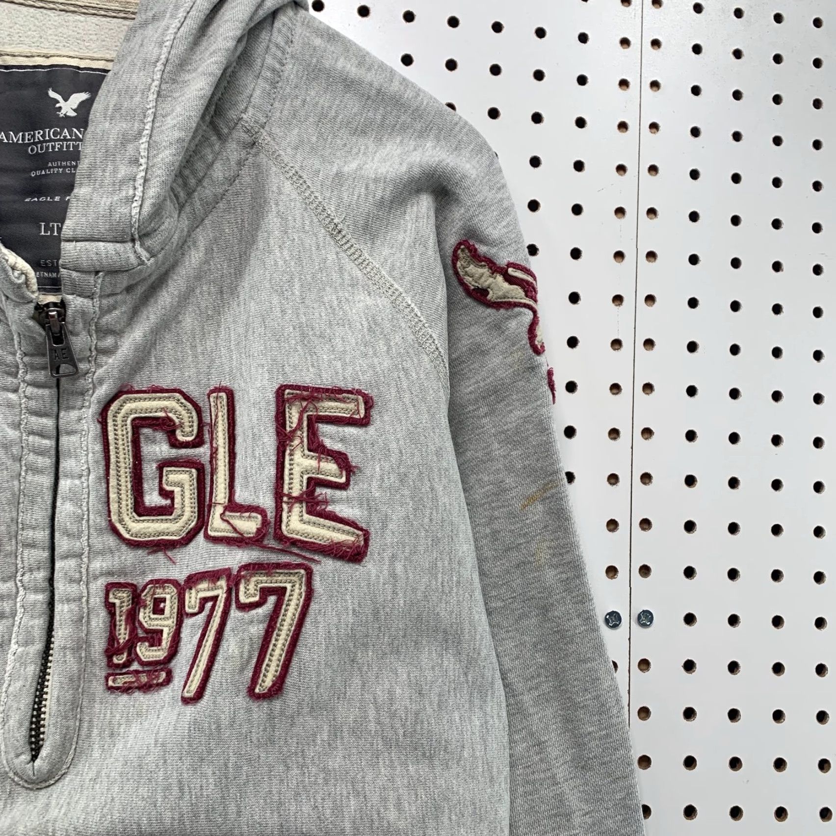 American Eagle Outfitters VINTAGE American Eagle Hoodie Sweatshirt Mens LT Gray Embroidered Heavyweight Size US L / EU 52-54 / 3 - 7 Thumbnail