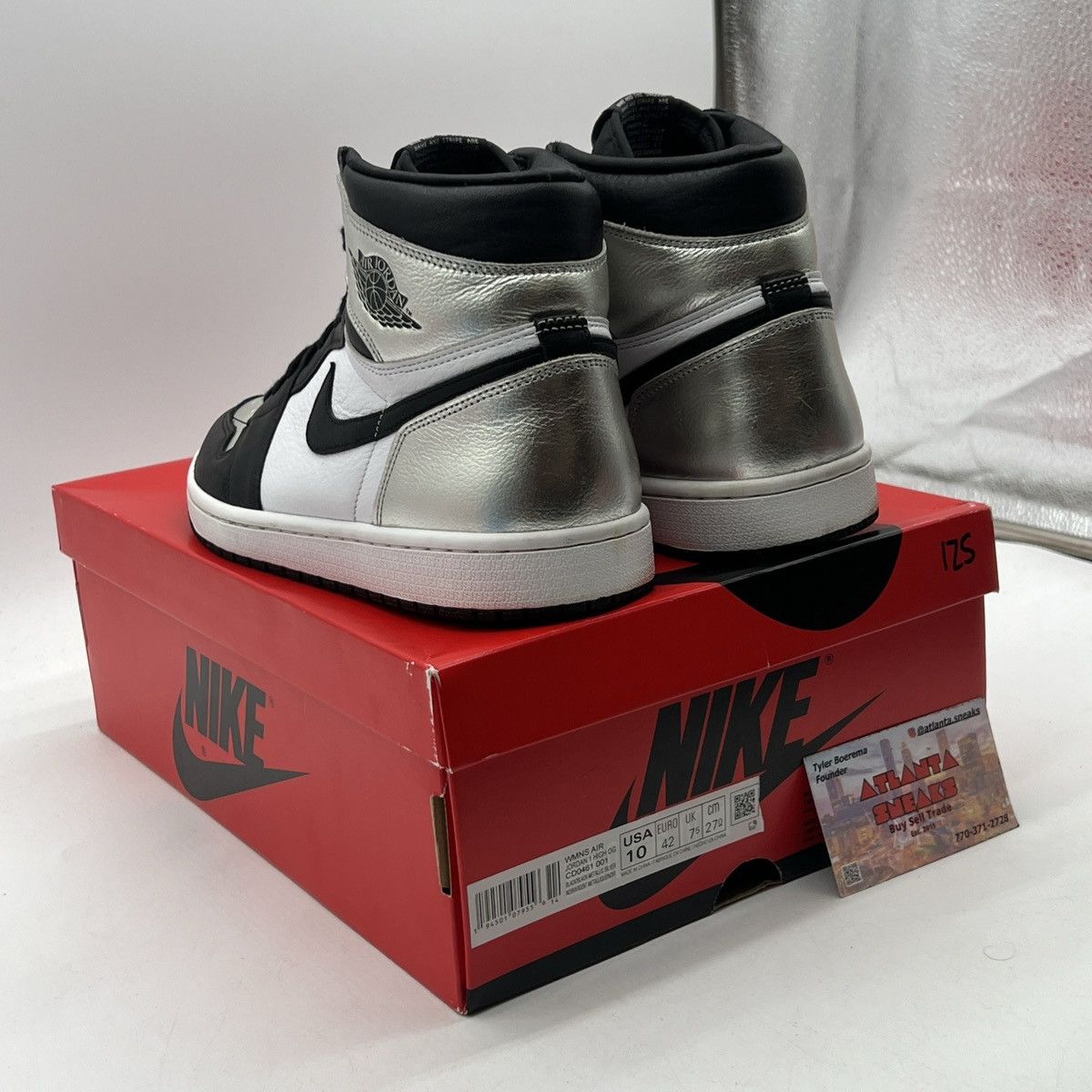 Nike Wmns air Jordan 1 high silver toe Size US 10 / EU 43 - 4 Thumbnail