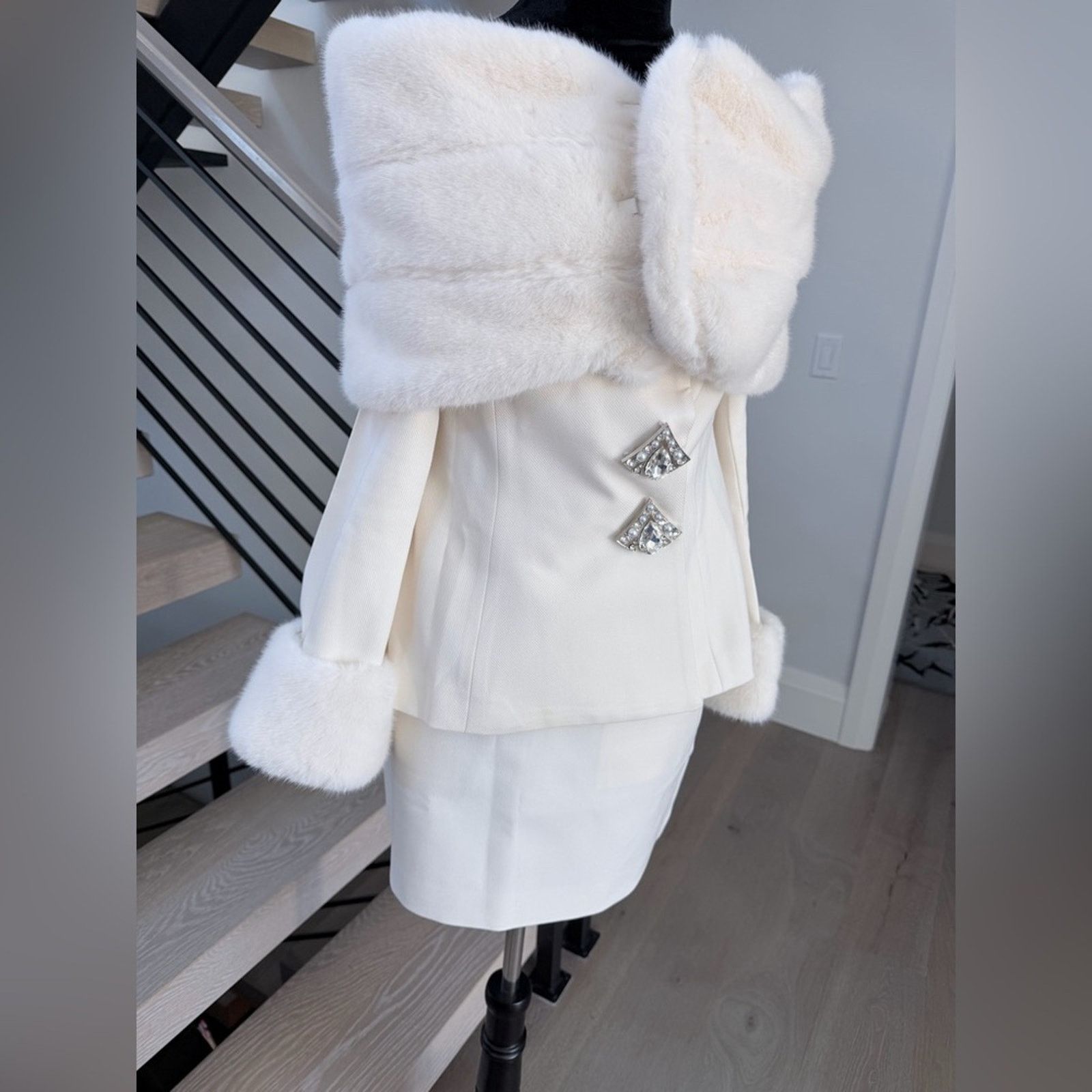 Other Old Money Jessica Bara White Faux Fur Jacket & Skirt size S Size XS / US 0-2 / IT 36-38 - 8 Thumbnail