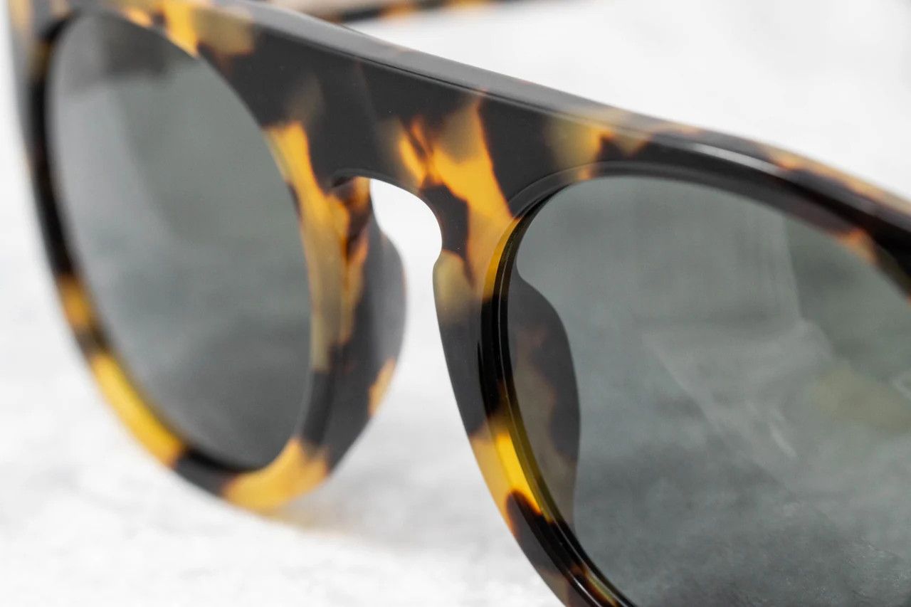 Ann Demeulemeester Ann Demeulemeester Sunglasses Flat Tortoise Shell and Grey Size ONE SIZE - 12 Thumbnail