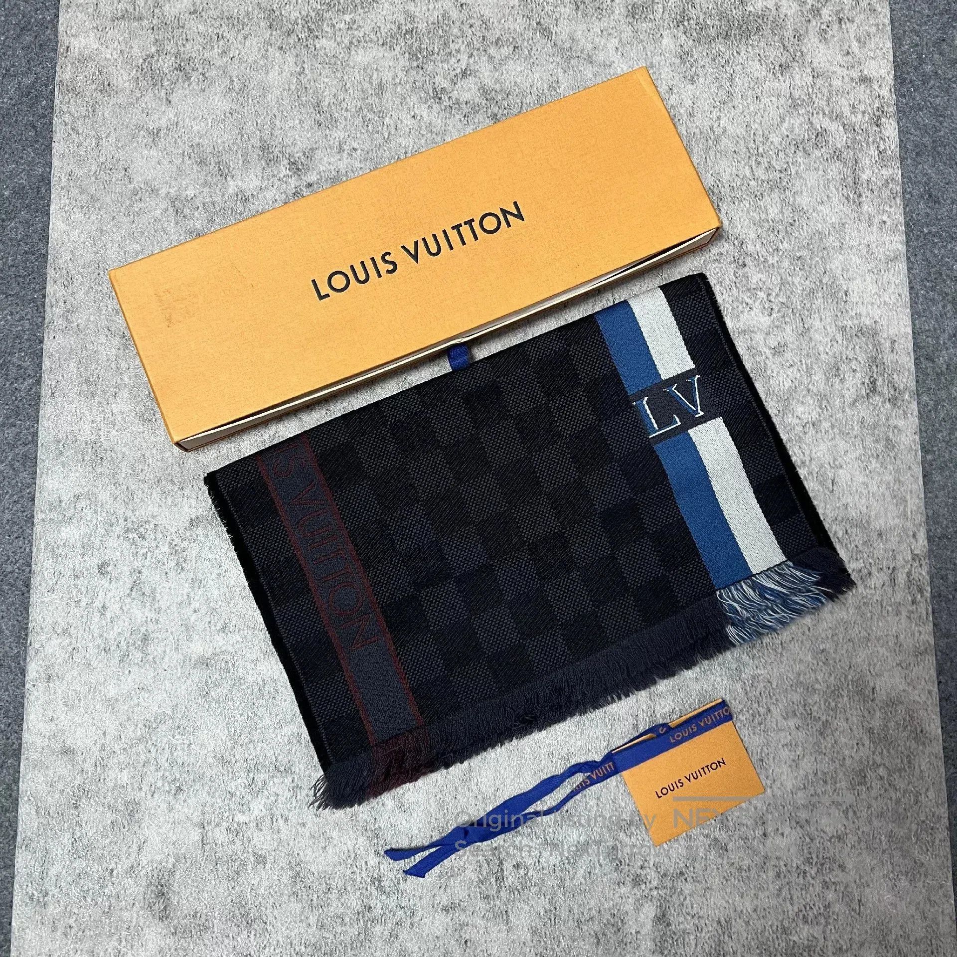 Louis Vuitton Louis Vuitton Damier Check Scarf. Size ONE SIZE - 1 Thumbnail