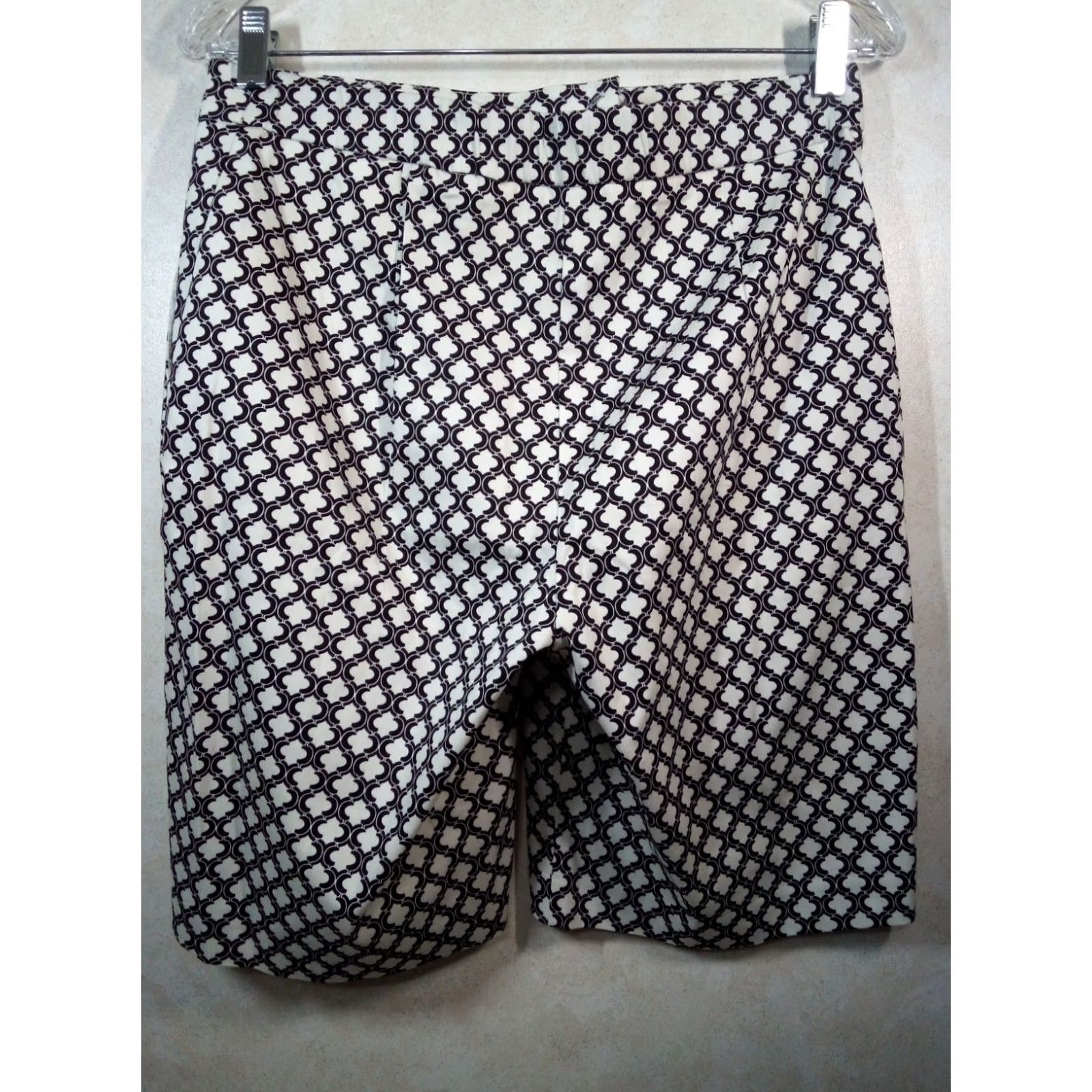 Vintage Susan Graver Bermuda Shorts Women 8 Black & White Geometric Stretch Flat Front Size 30" / US 8 / IT 44 - 8 Thumbnail