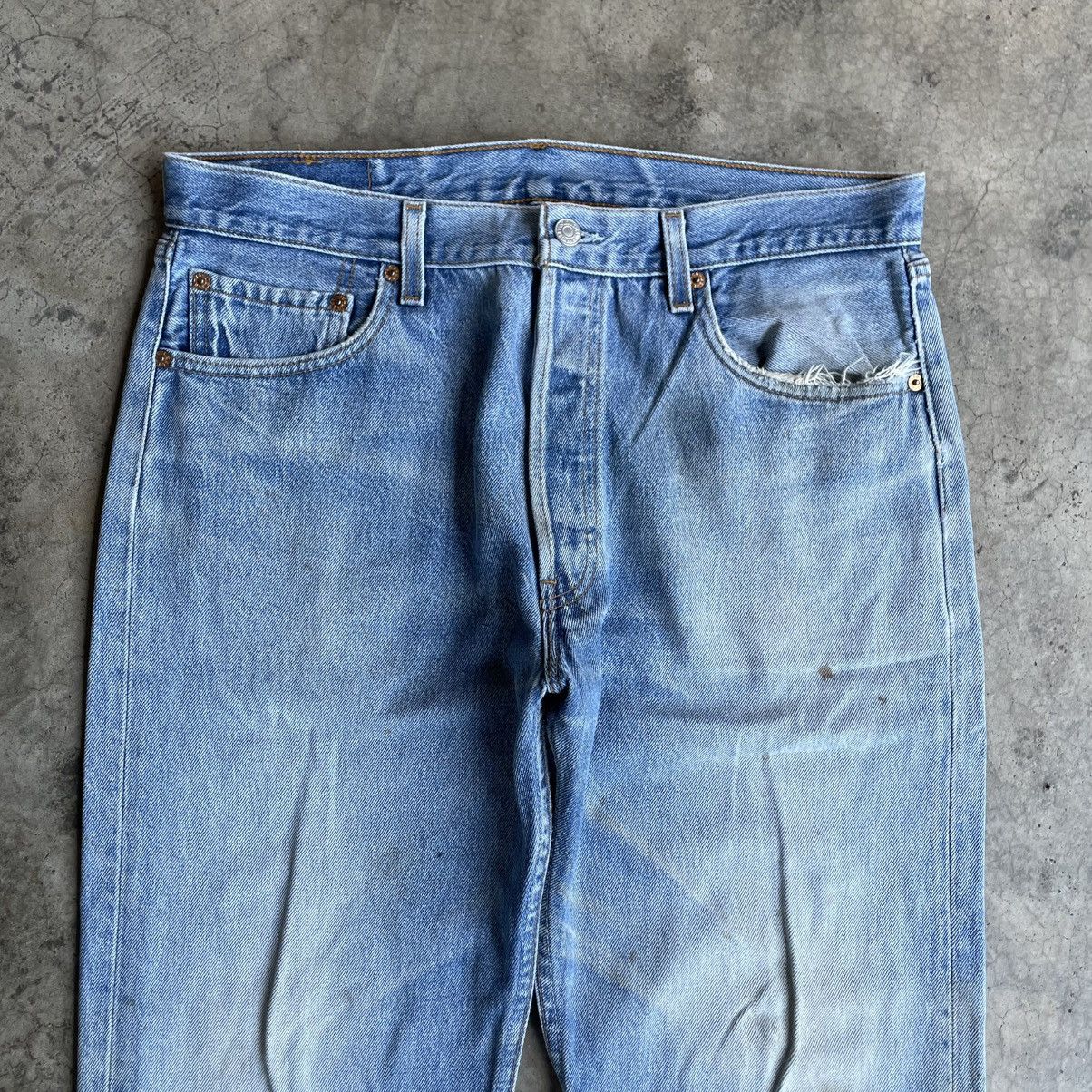Levi's Vintage Clothing 🔥Vintage 90s Levis 501 Stoned Washed Distress Dirty Jeans Size US 34 / EU 50 - 2 Thumbnail