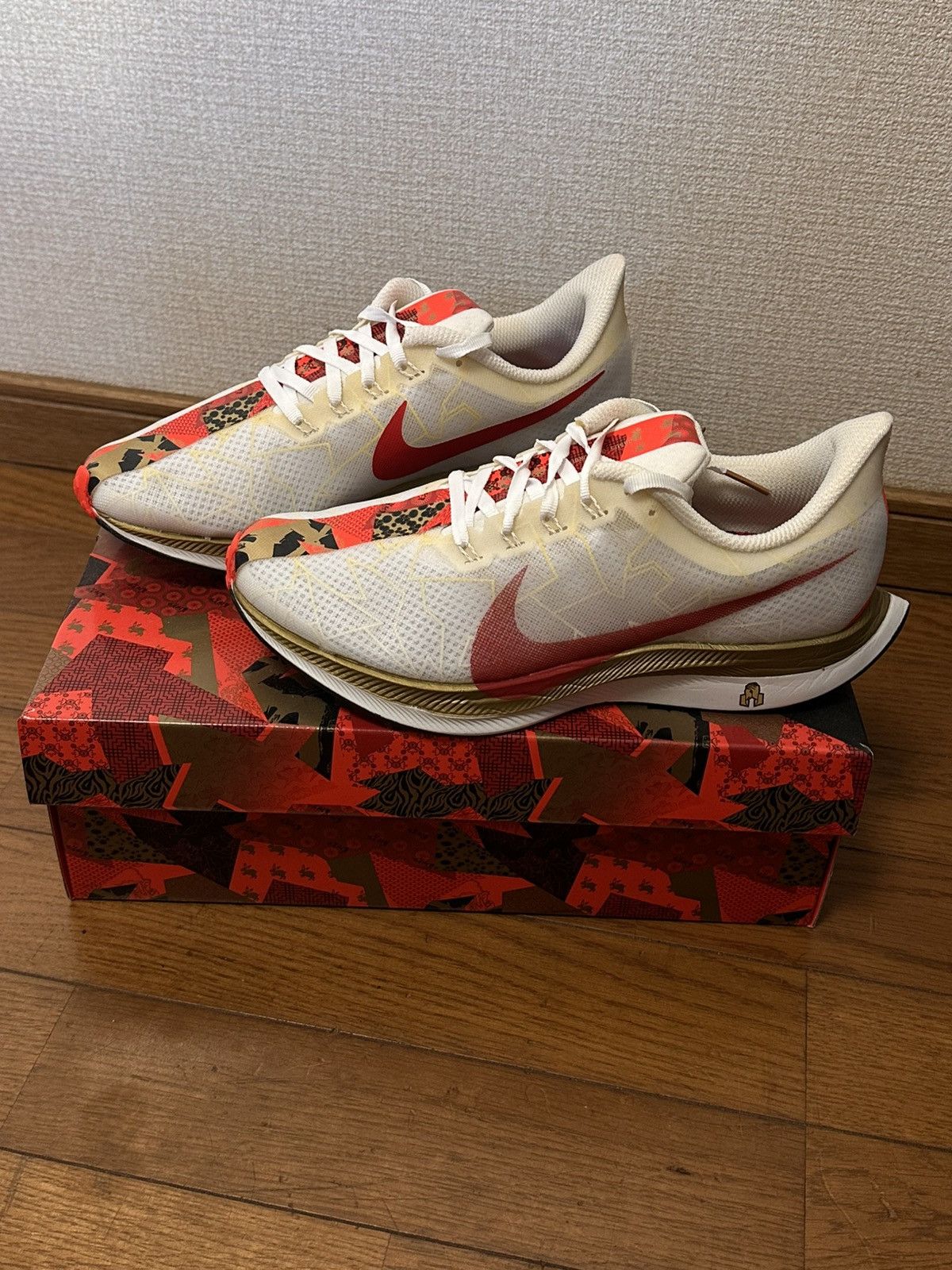 Nike NIKE WMNS ZOOM PEGASUS 35 TB CHINESE NEW YEAR Size US 7.5 / IT 37.5 - 2 Thumbnail