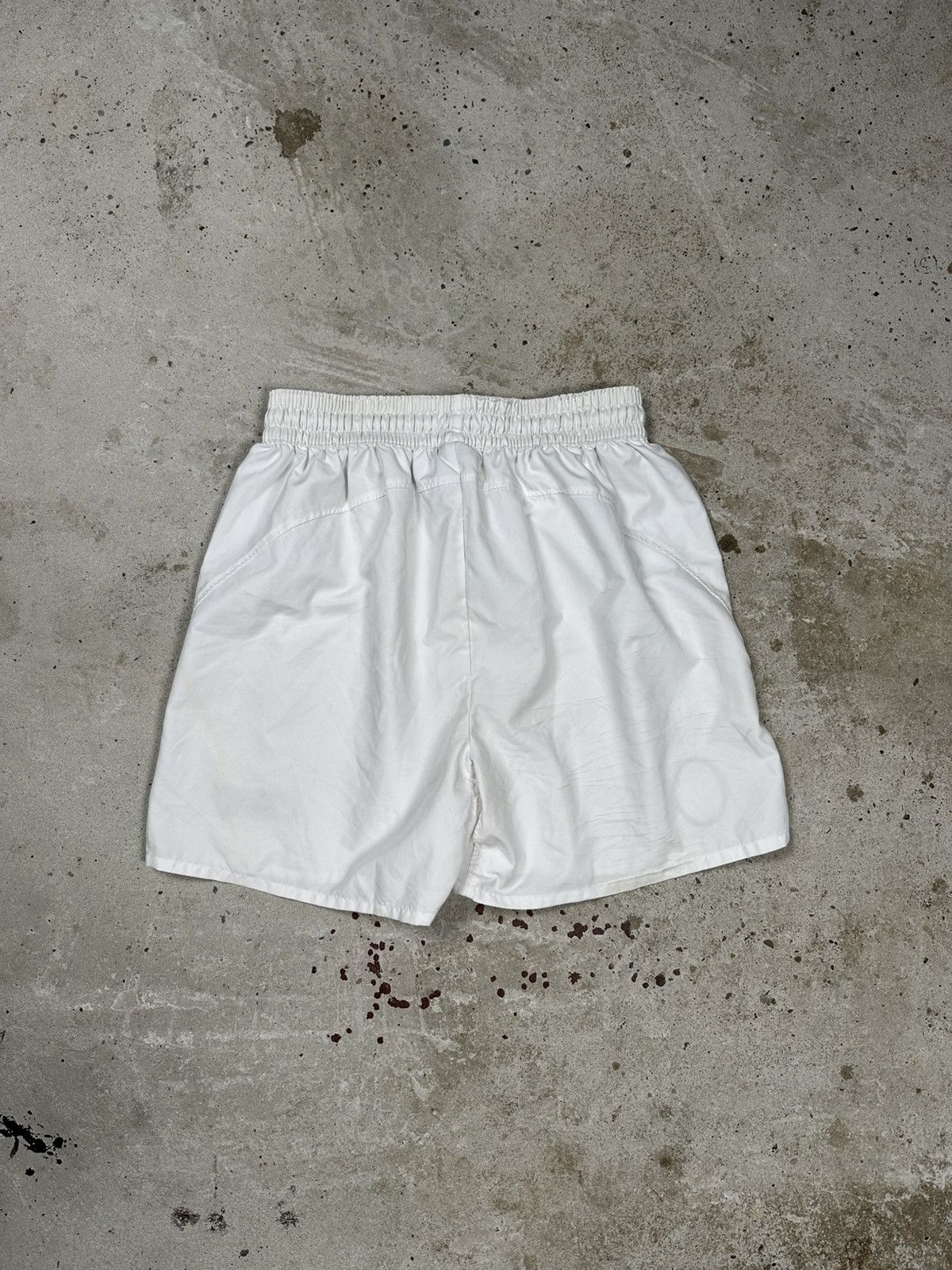 Reebok × Vintage Vintage Y2K Reebok x Liverpool White Home Shorts Size US 32 / EU 48 - 2 Thumbnail
