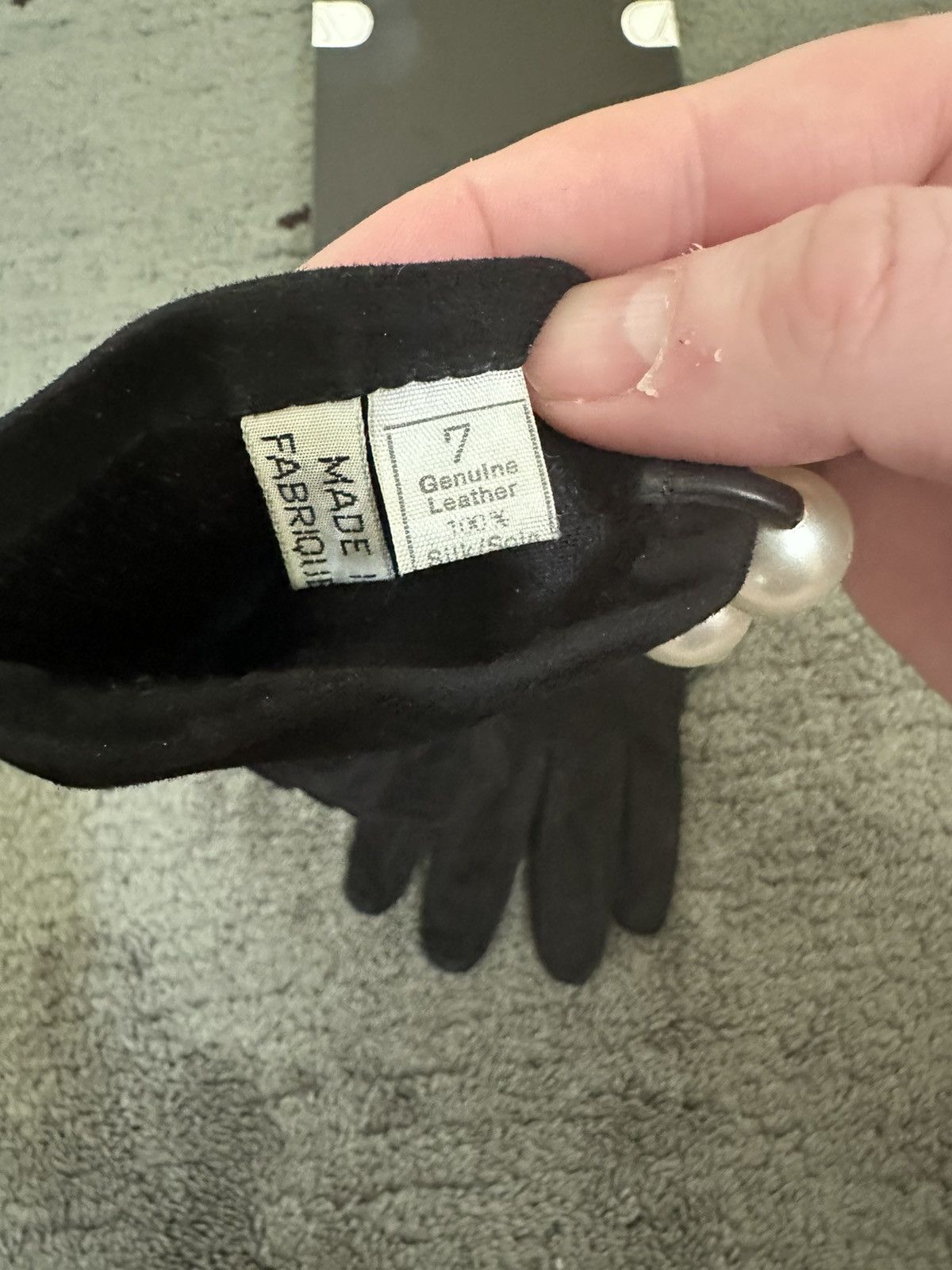 Valentino Archive Valentino 90’s Runway Suede Gloves Pearl Buttons Size ONE SIZE - 4 Thumbnail