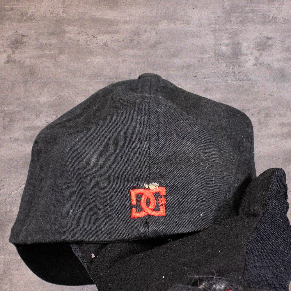 DC × Vintage Vintage VTG Y2K DC Shoes Fitted Faded Black Hat Size ONE SIZE - 2 Thumbnail