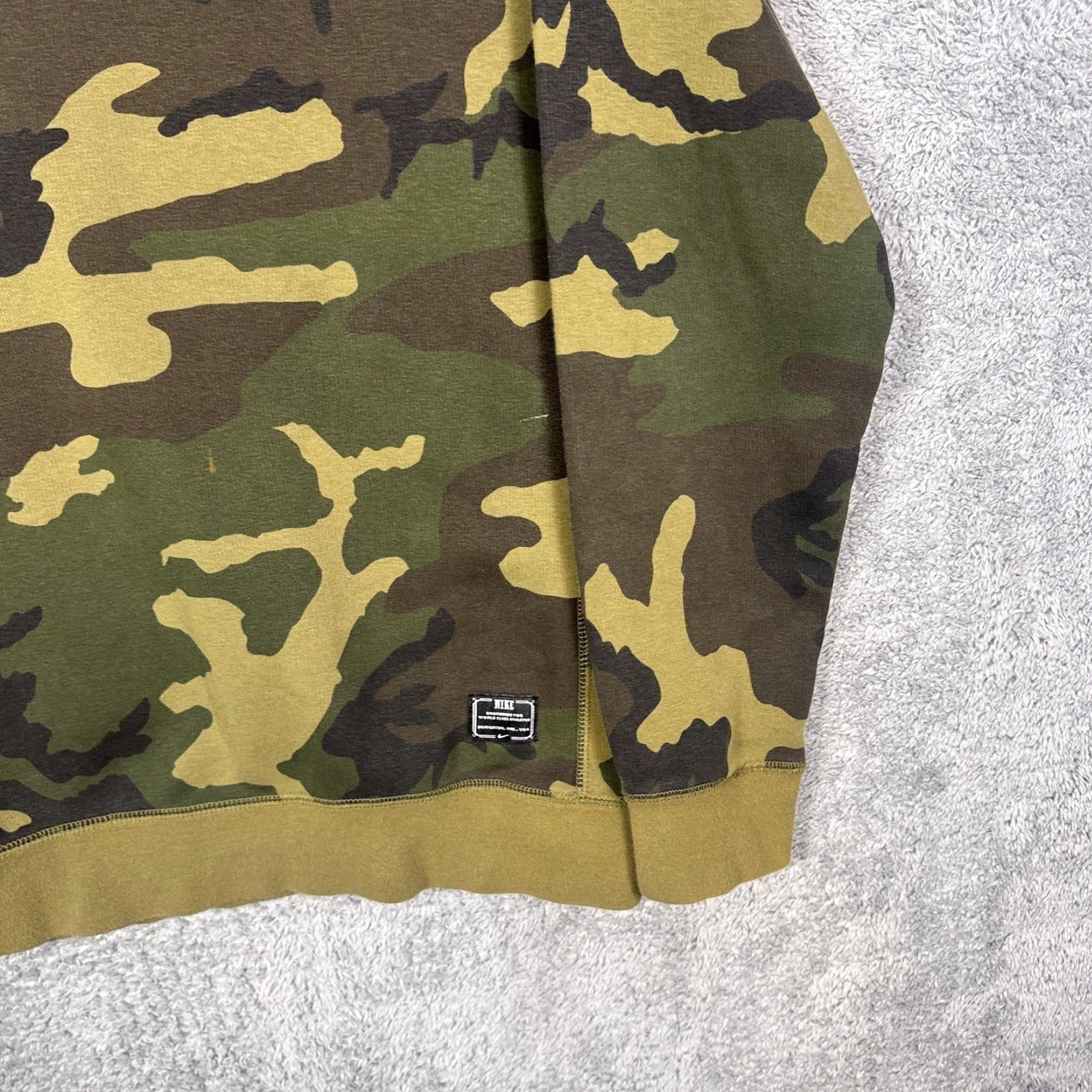 Nike Nike Camo Sweatshirt Mens M Pullover Crewneck Skate Y2K Grunge Military Woodland Size US M / EU 48-50 / 2 - 3 Thumbnail