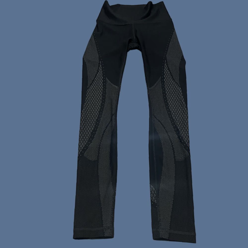 Lululemon Lululemon Mapped Out High-Rise Tight 28" Black Women’s size 4 Small leggings Activewear Map Compression High-Rise Women Boys Girls Mens Size ONE SIZE - 1 Thumbnail