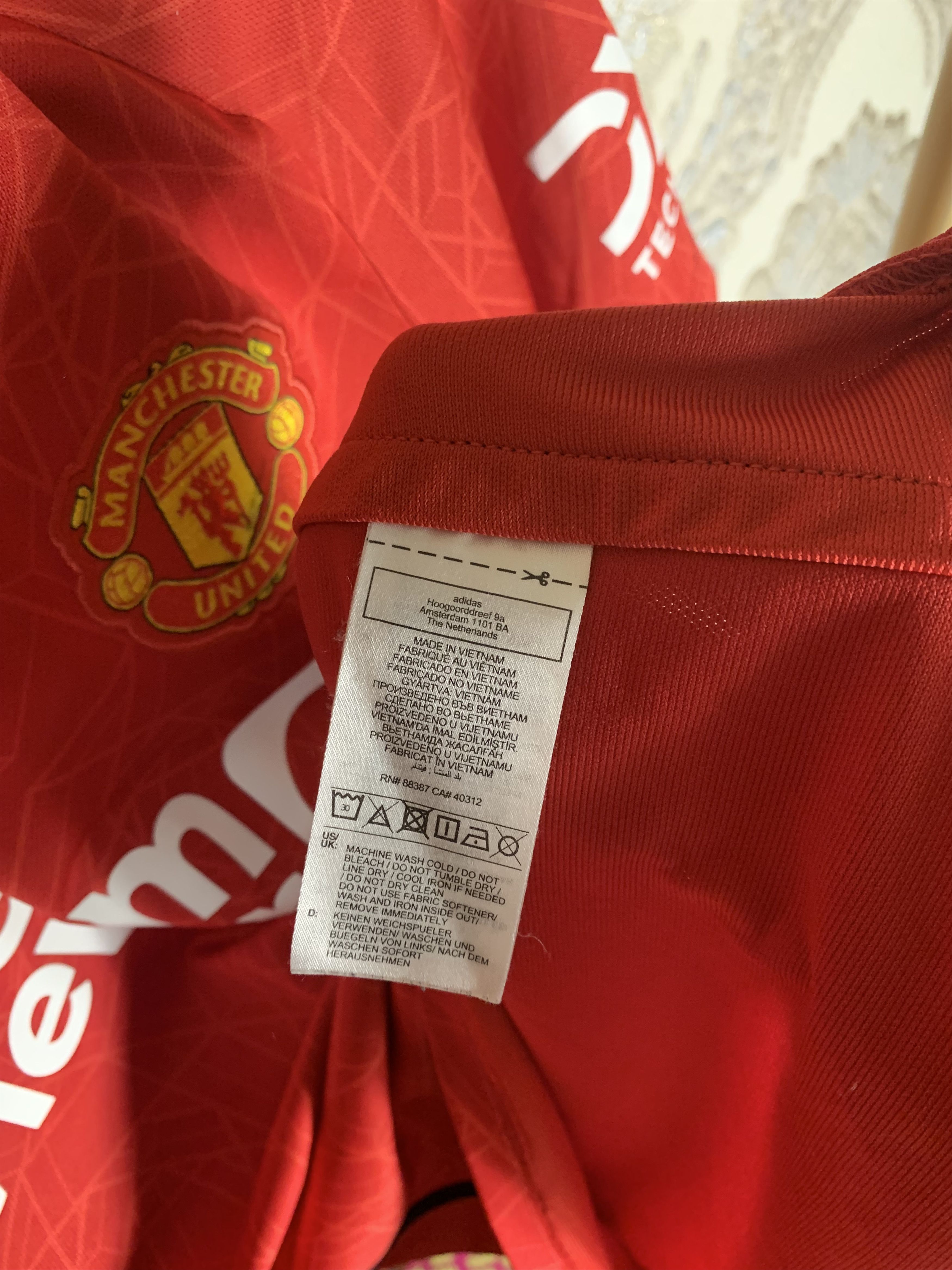 Adidas VINTAGE ADIDAS FC MANCHESTER UNITED ENGLAND SOCCER JERSEY Size US S / EU 44-46 / 1 - 5 Thumbnail