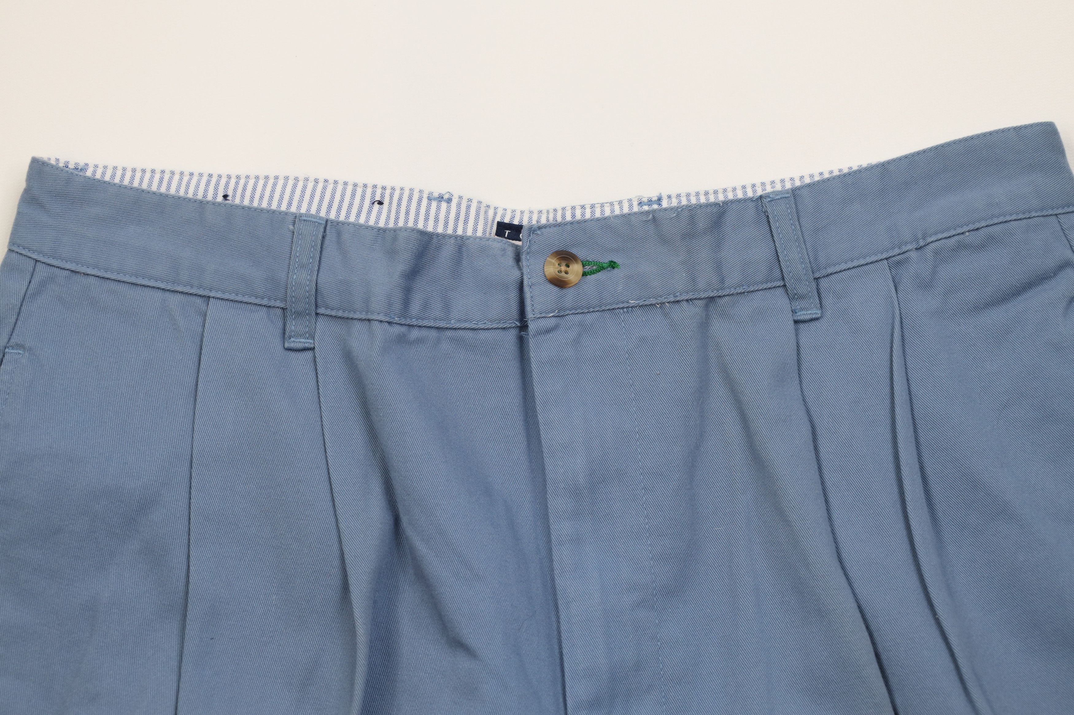 Tommy Hilfiger Deadstock Vintage 90s Tommy Hilfiger Chino Golf Shorts Blue Size US 35 - 2 Thumbnail