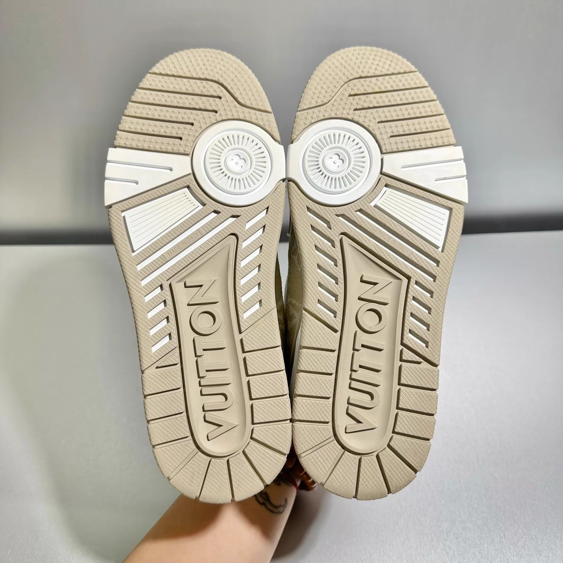 Louis Vuitton Louis Vuitton Trainer new beige denim EU36 worn once Size US 5.5 / IT 35.5 - 7 Thumbnail