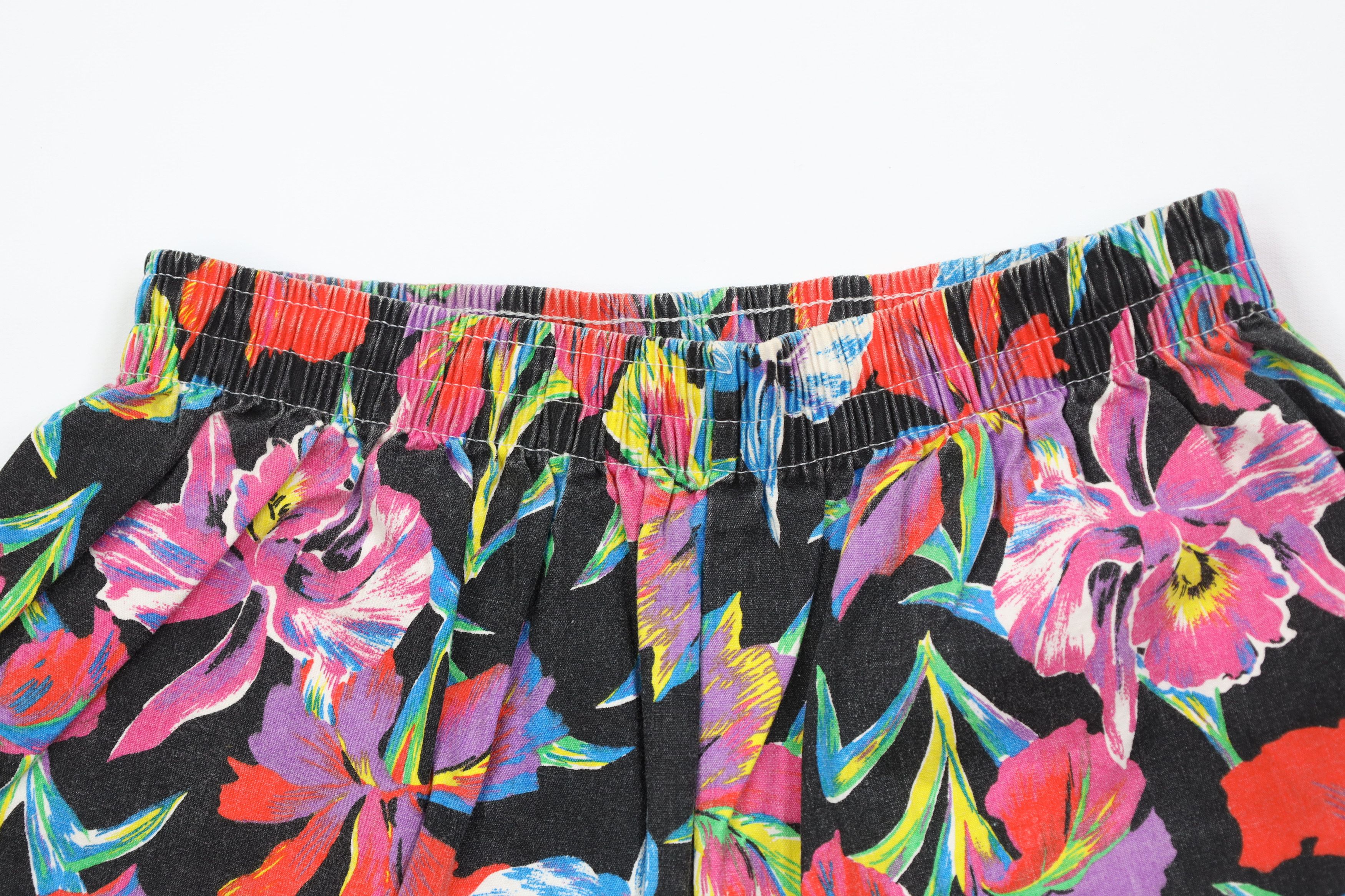 Vintage Vintage 90s Streetwear Rainbow Flower Beach Shorts USA Size 25" / US 0 / IT 36 - 2 Thumbnail