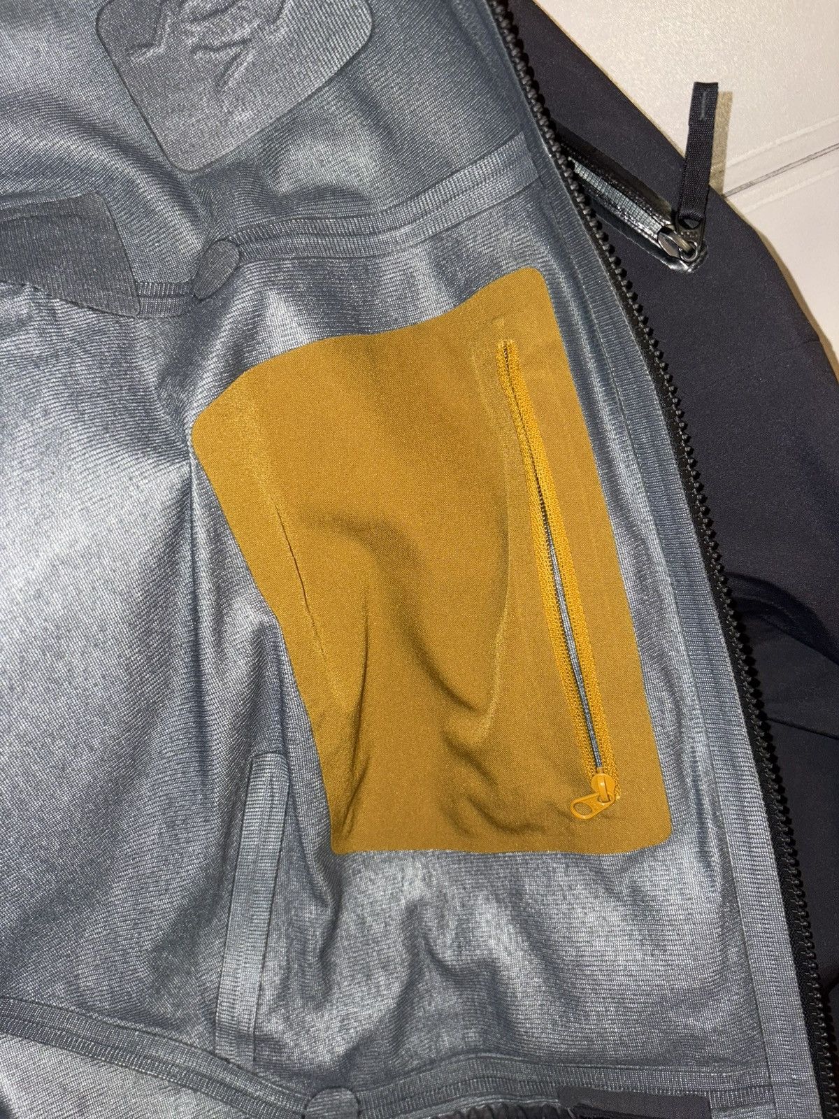 Arc'teryx Arc’teryx Saber AR 24k Gold Jacket Size US L / EU 52-54 / 3 - 7 Thumbnail