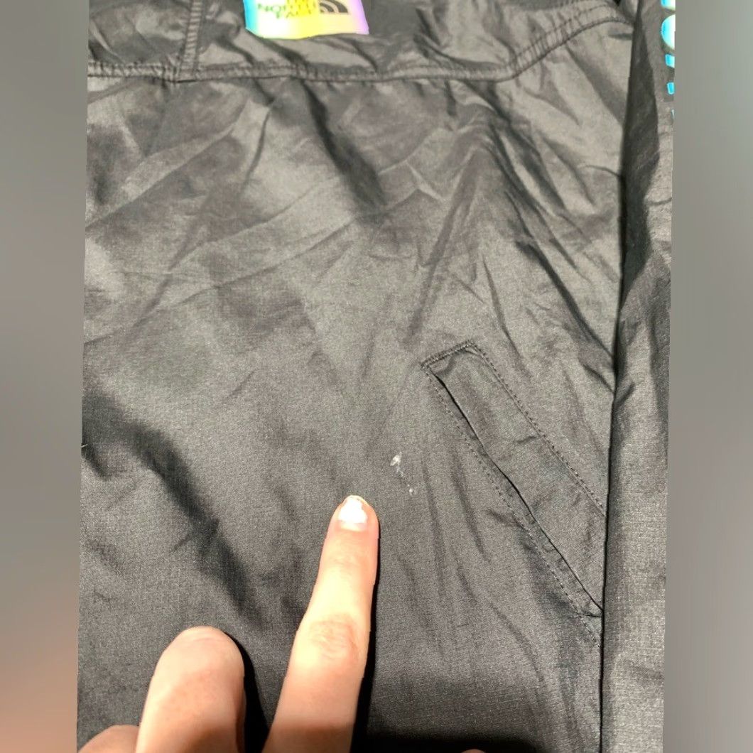 The North Face The North Face Windwall Windbreaker Jacket Black Logo Multicolor Logo Nylon L Unisex Adults Regular Size L Mens Womens? Size US L / EU 52-54 / 3 - 3 Thumbnail