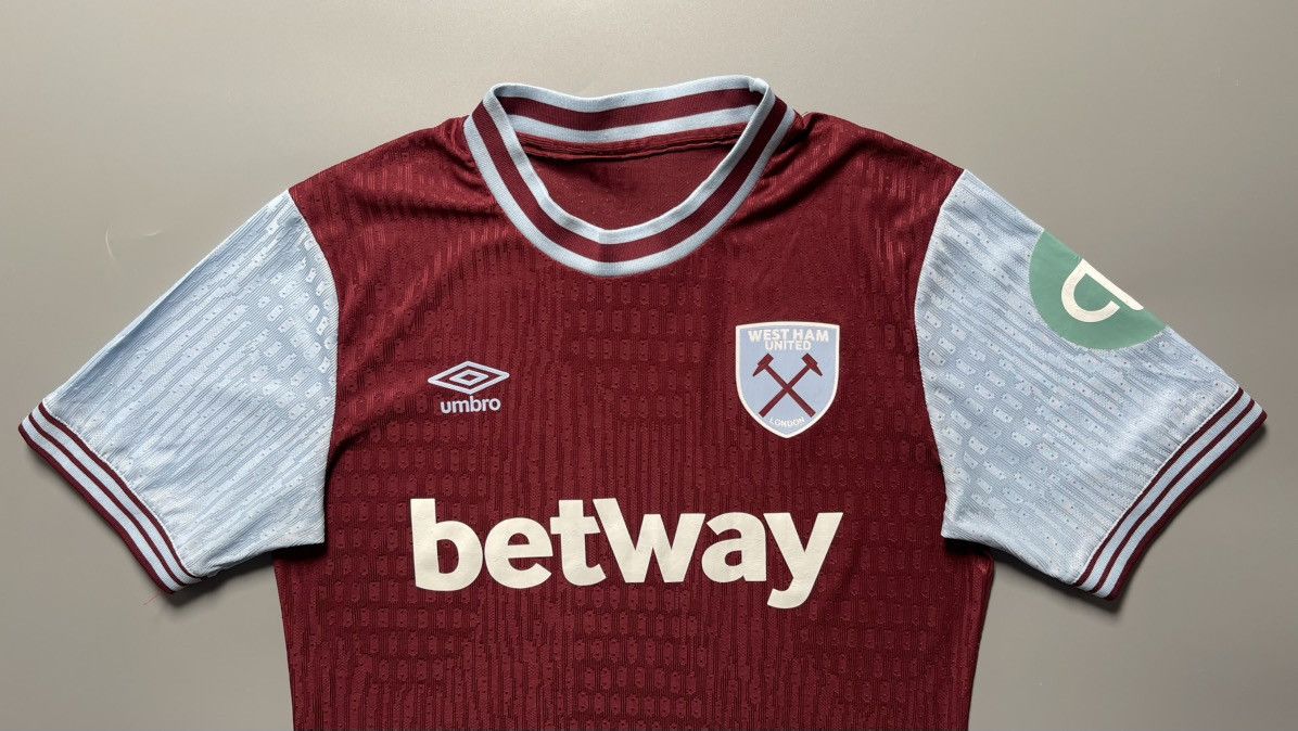 Vintage WEST HAM UNITED UMBRO 2024/2025 SOCCER HOME JERSEY #14 KUDUS Size US S / EU 44-46 / 1 - 3 Thumbnail