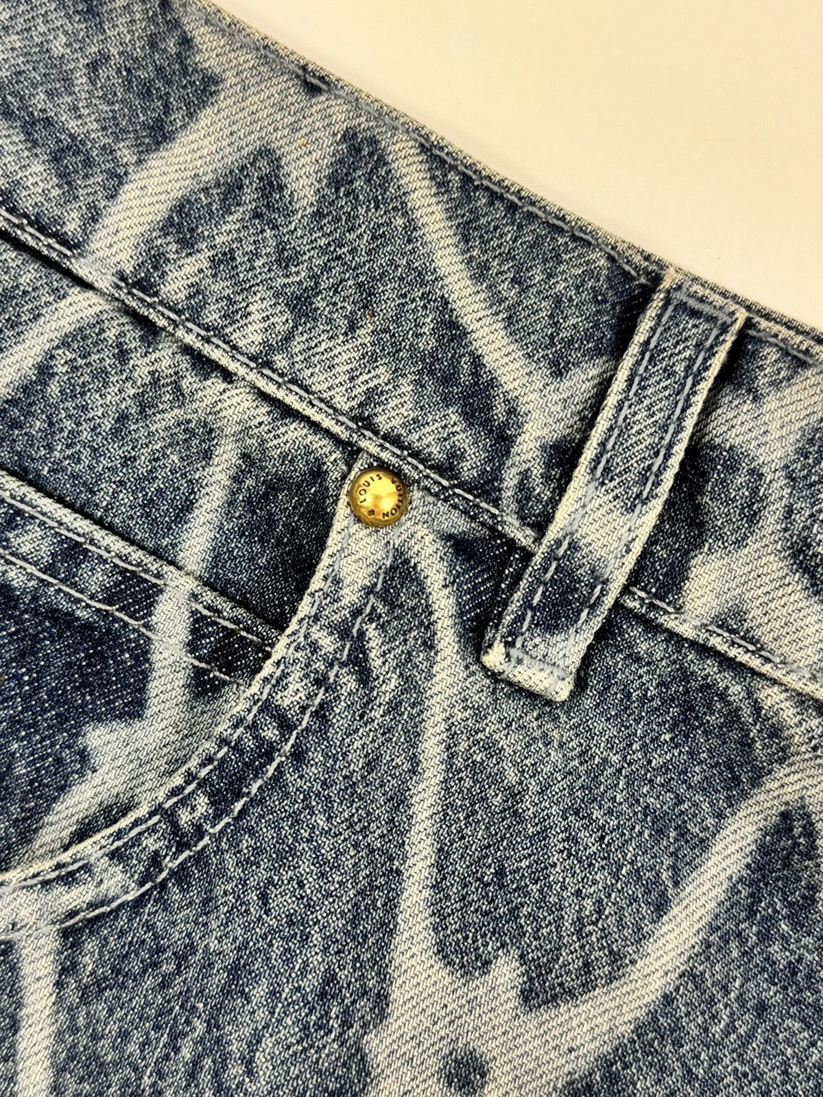 Louis Vuitton MONOGRAM PRINT DENIM SHORTS Size US 36 / EU 52 - 4 Thumbnail