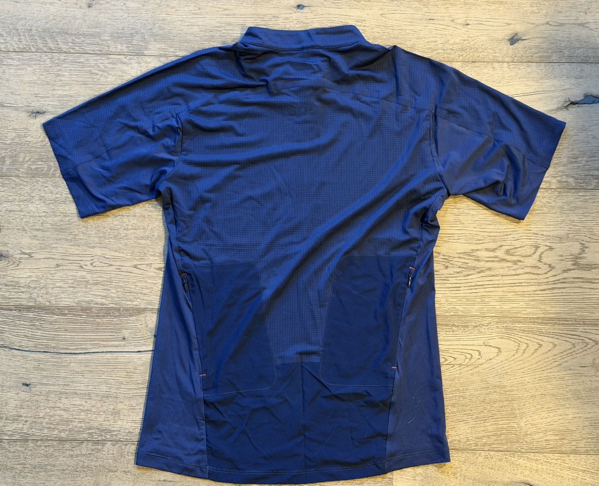 SOAR Running SOAR Running “Threshold” Short Sleeve Navy (S) – New w/ Tags Size US S / EU 44-46 / 1 - 6 Thumbnail