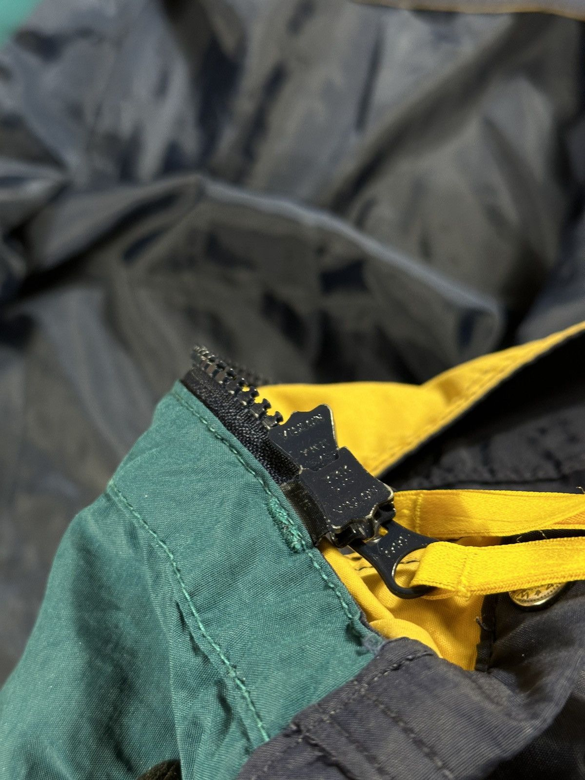 Helly Hansen Helly Hansen Vintage Waterproof Windbreaker Jacket Size US L / EU 52-54 / 3 - 4 Thumbnail