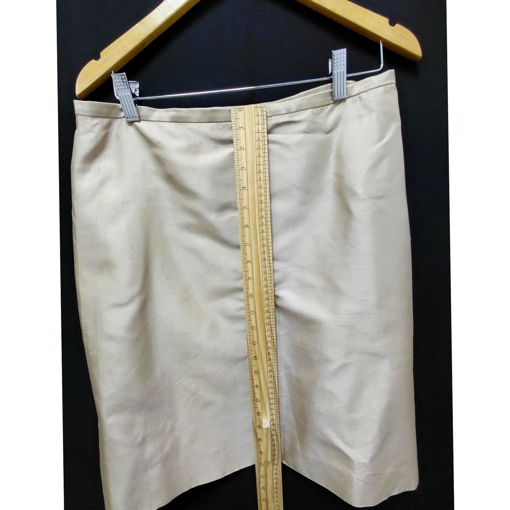 Valentino Valentino Skirt Womens 8 Beige ROMA Silk Solid Lightweight Size Size 30" / US 8 / IT 44 - 7 Thumbnail
