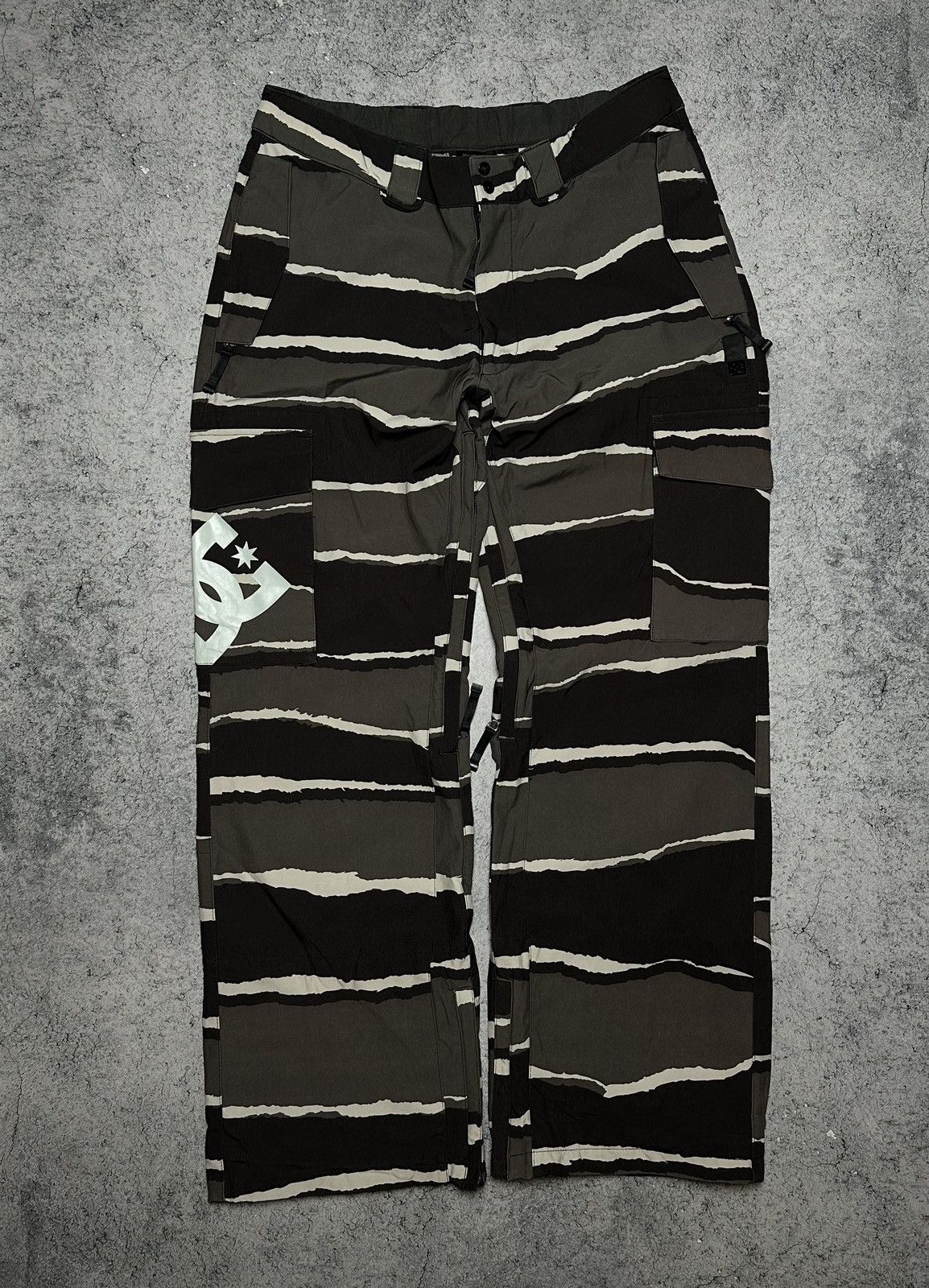 DC DC Shoes Snowboarding Baggy Ski Pants Size US 34 / EU 50 - 1 Thumbnail