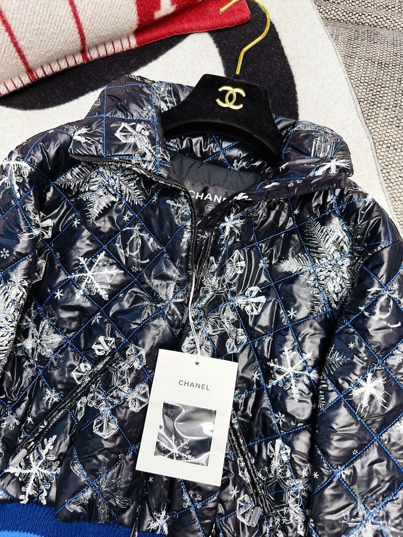Chanel Chanel 19B autumn and winter black and white blue snowflak Size XXS / US 00 / IT 34 - 2 Thumbnail