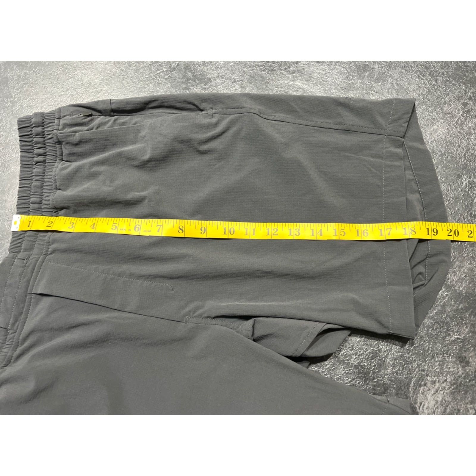 Lululemon Lululemon Men's Running Shorts XL Graphite Grey Athletic Activewear with Drawstring and Pockets Size US 36 / EU 52 - 5 Thumbnail