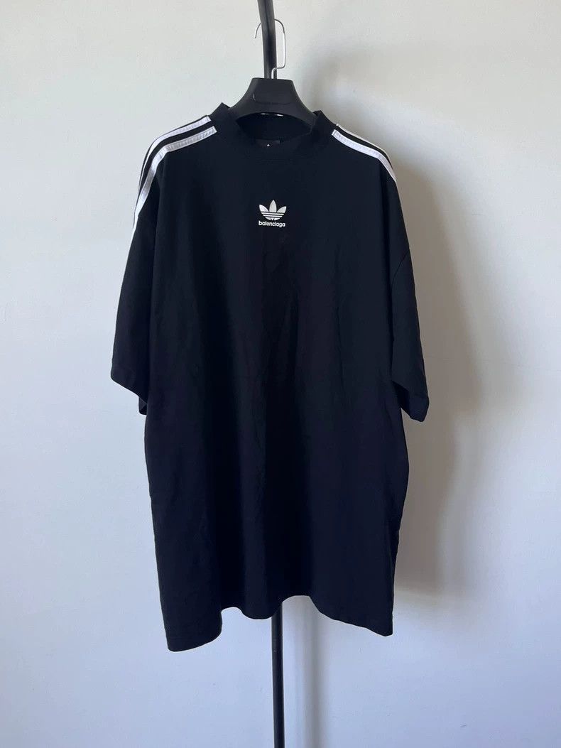 Balenciaga Balenciaga size 3 Monogrammed crewneck short sleeve T-shirt Size US M / EU 48-50 / 2 - 1 Thumbnail