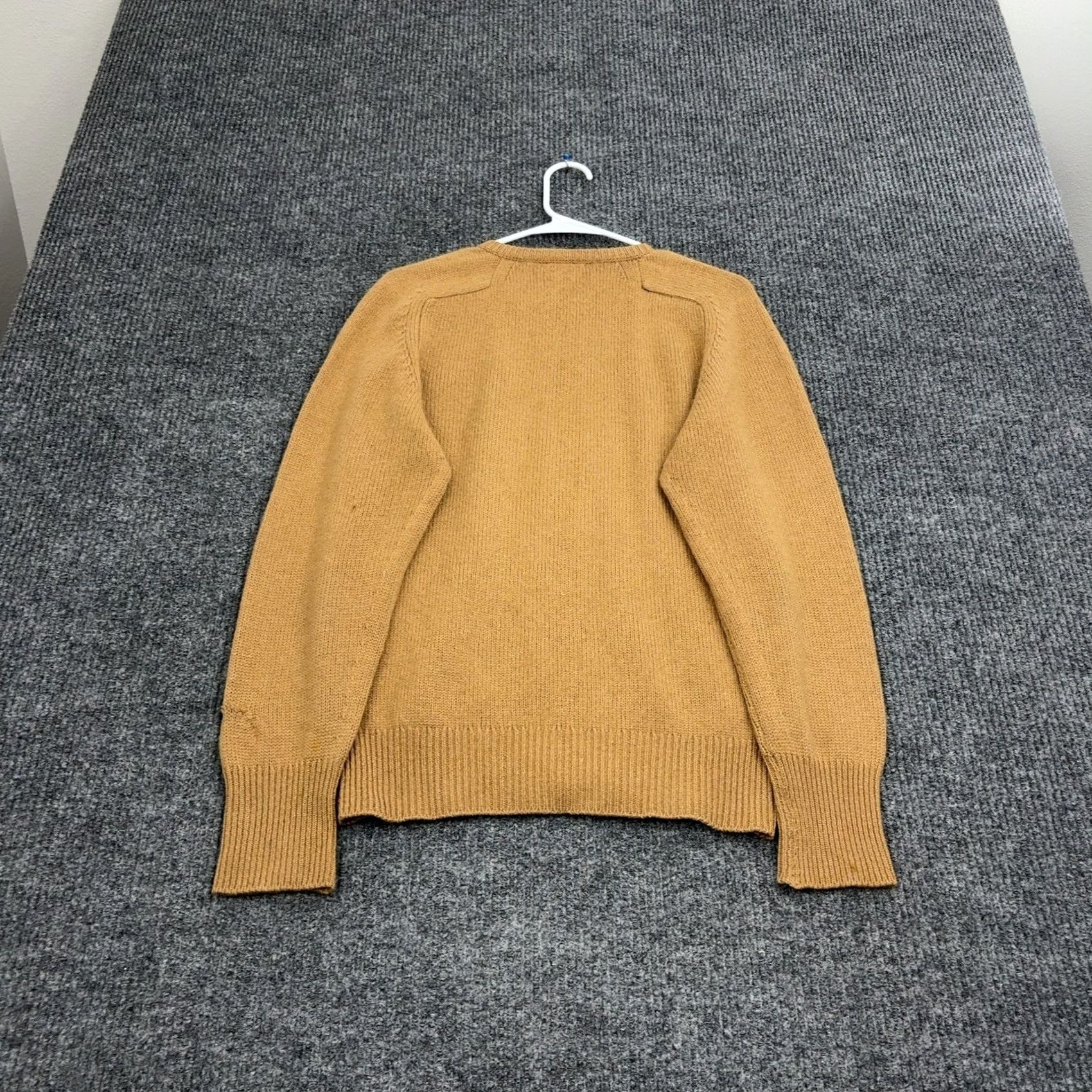 Camel VINTAGE Alan Paine Sweater Mens Camel Vneck Luxury 100 Camelhair Made in England Size US M / EU 48-50 / 2 - 6 Thumbnail