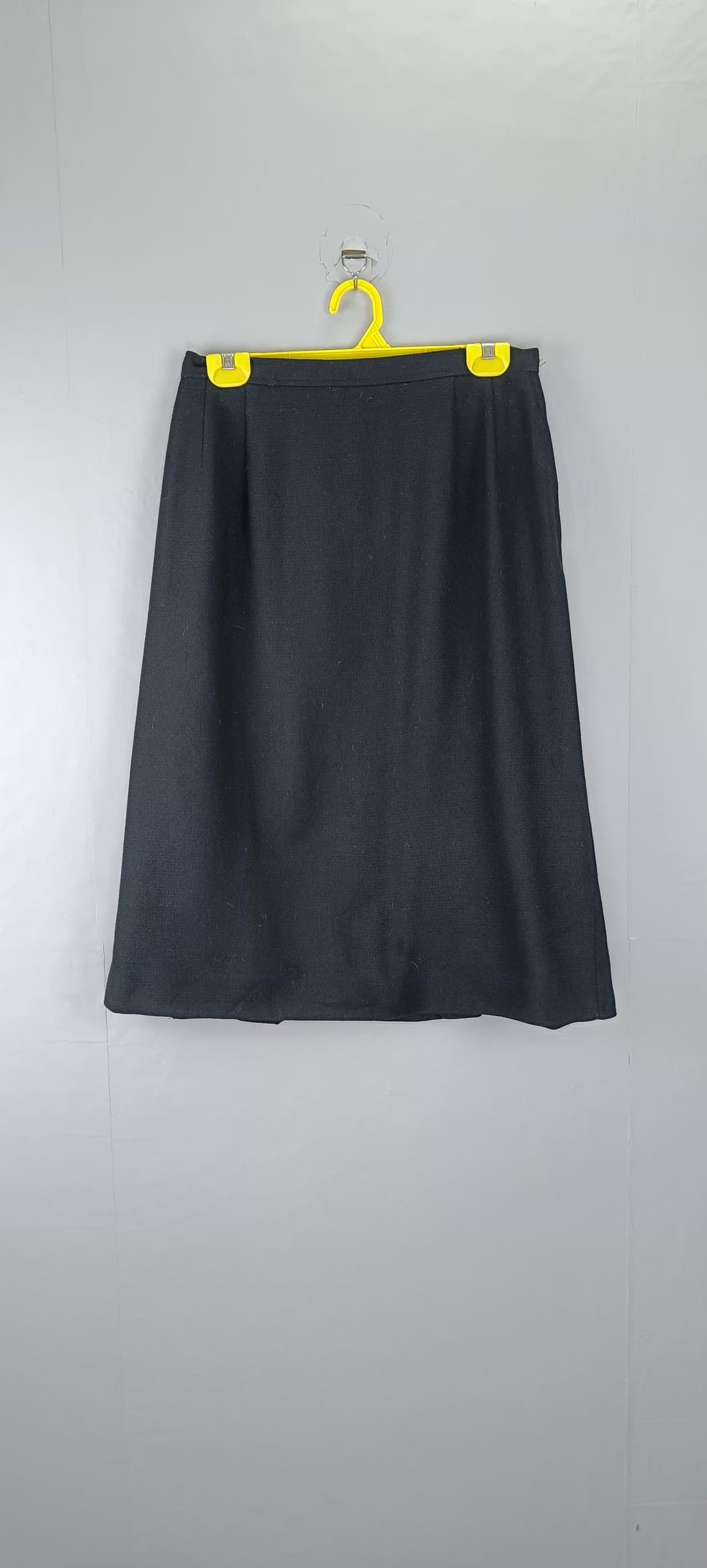 Nina Ricci NINA RICCI PLAIN MIDI SKIRT France fabric Size 34" / US 12 / IT 48 - 1 Thumbnail