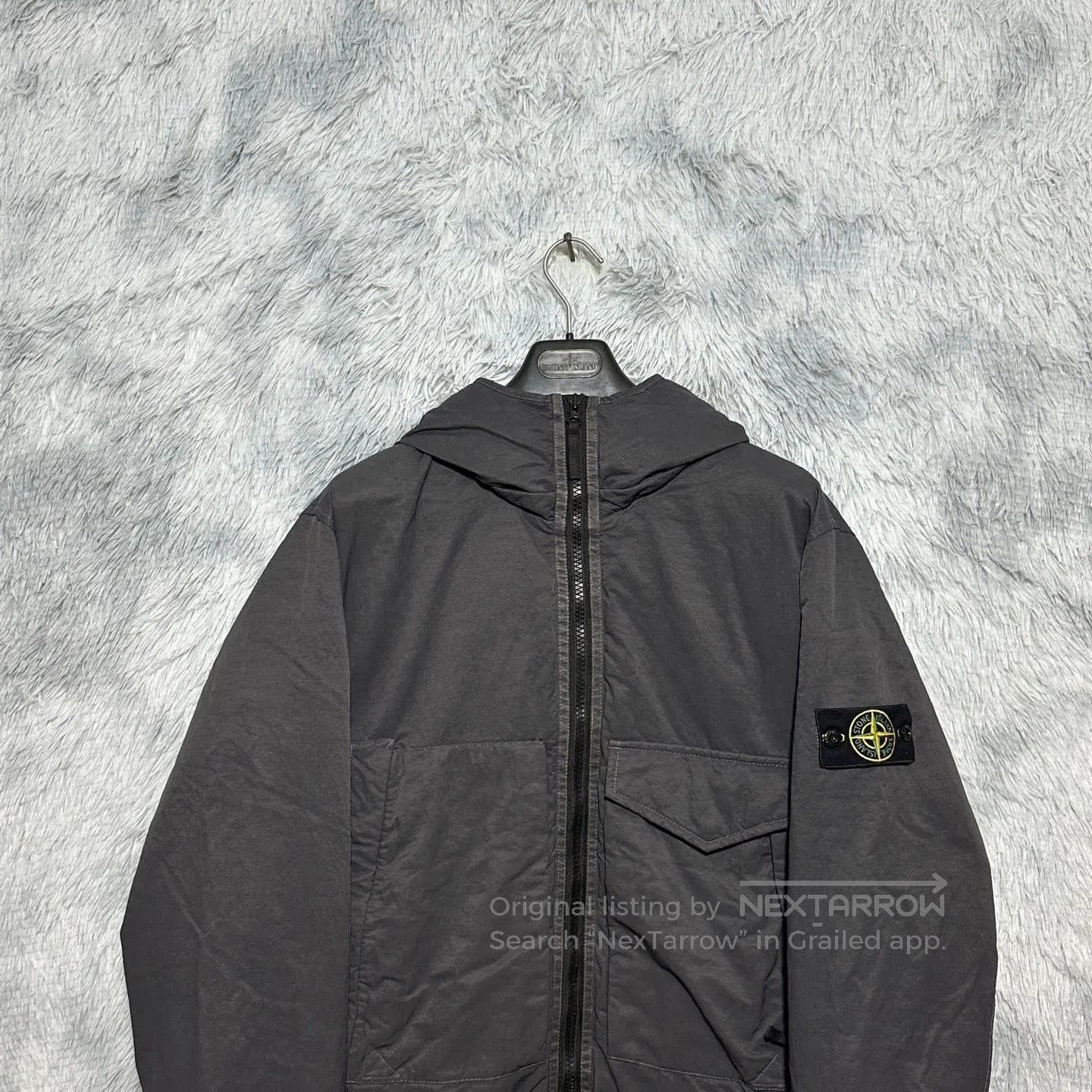 Stone Island stone island hooded down jacket in carbon black. Size US L / EU 52-54 / 3 - 3 Thumbnail