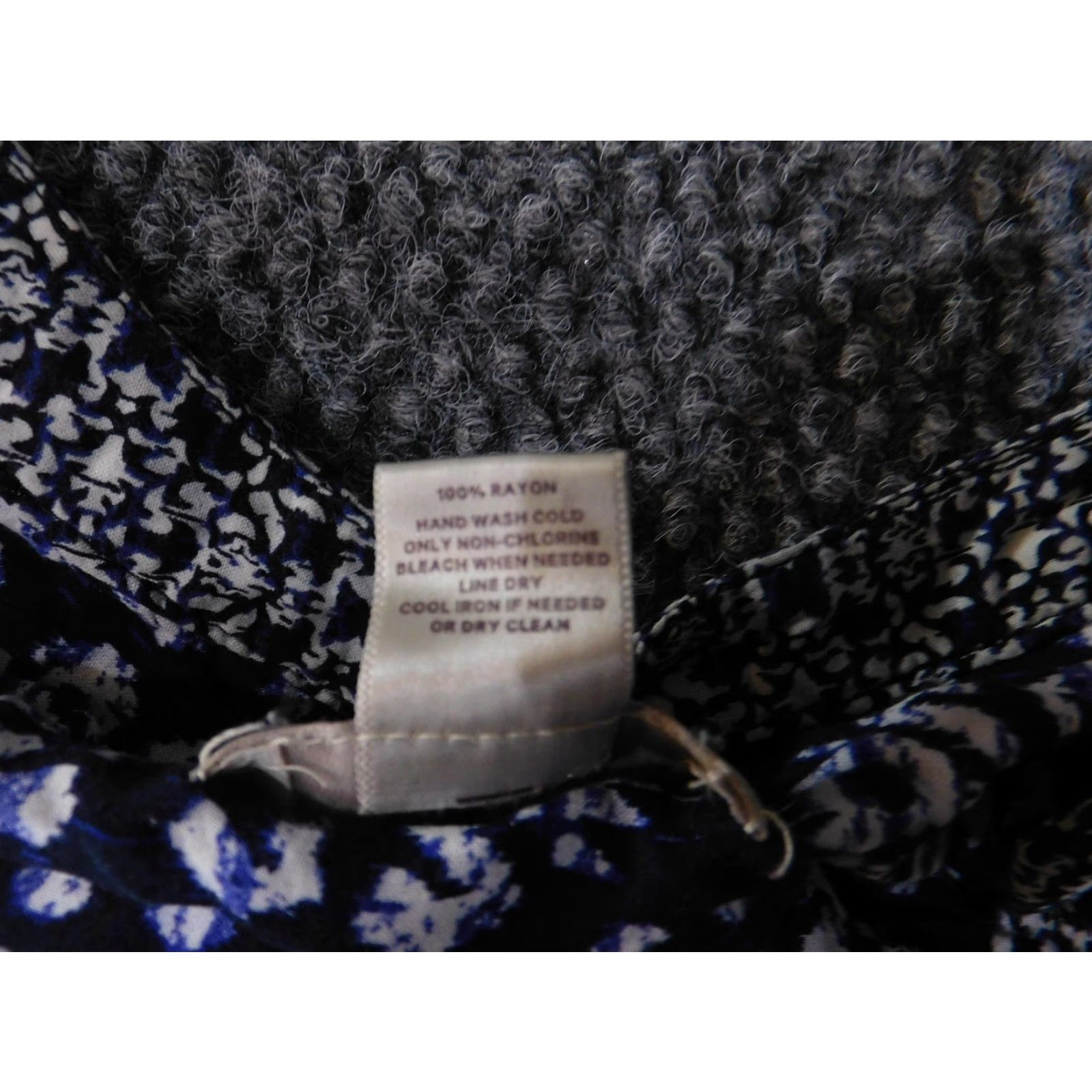 Loft LOFT Outlet Blouse Womens Large Navy Blue Ikat Print Split V-Neck Long Sleeve Blouse Womens L Navy Ikat Print V-Neck Long Sleeve Size L / US 10 / IT 46 - 7 Thumbnail