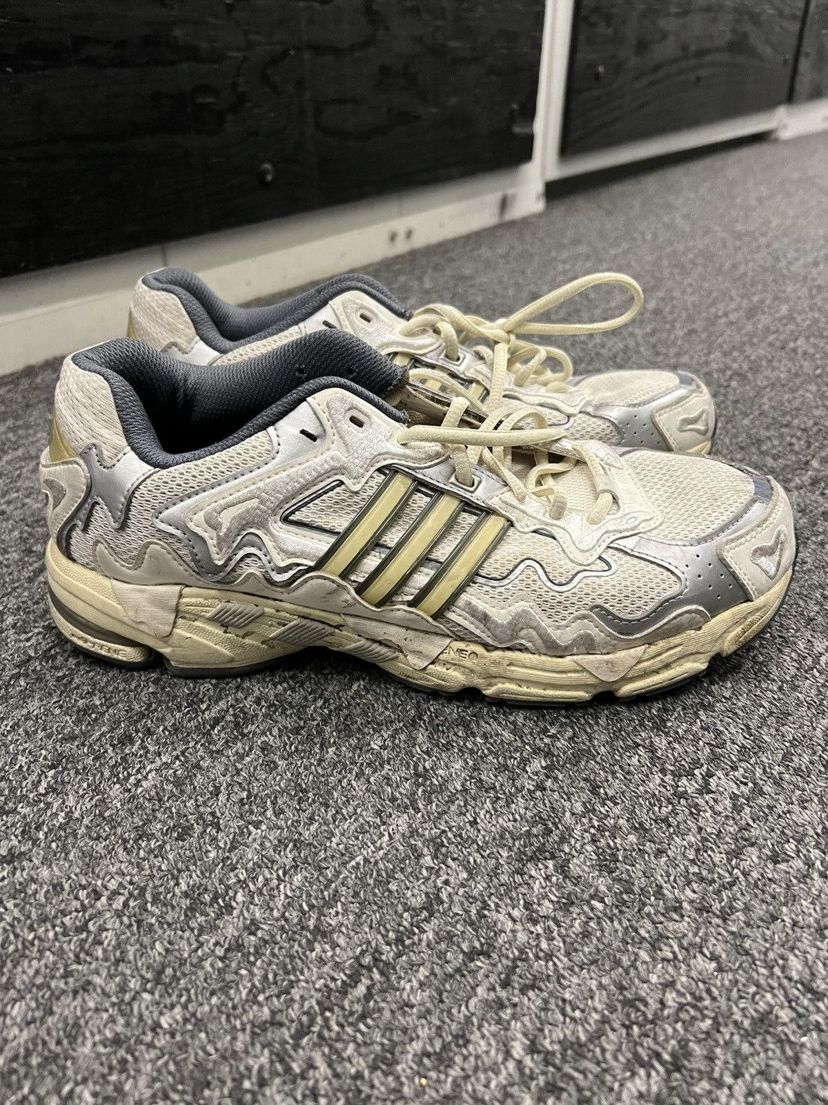 Adidas Bad bunny x adidas Size US 9.5 / EU 42-43 - 3 Thumbnail
