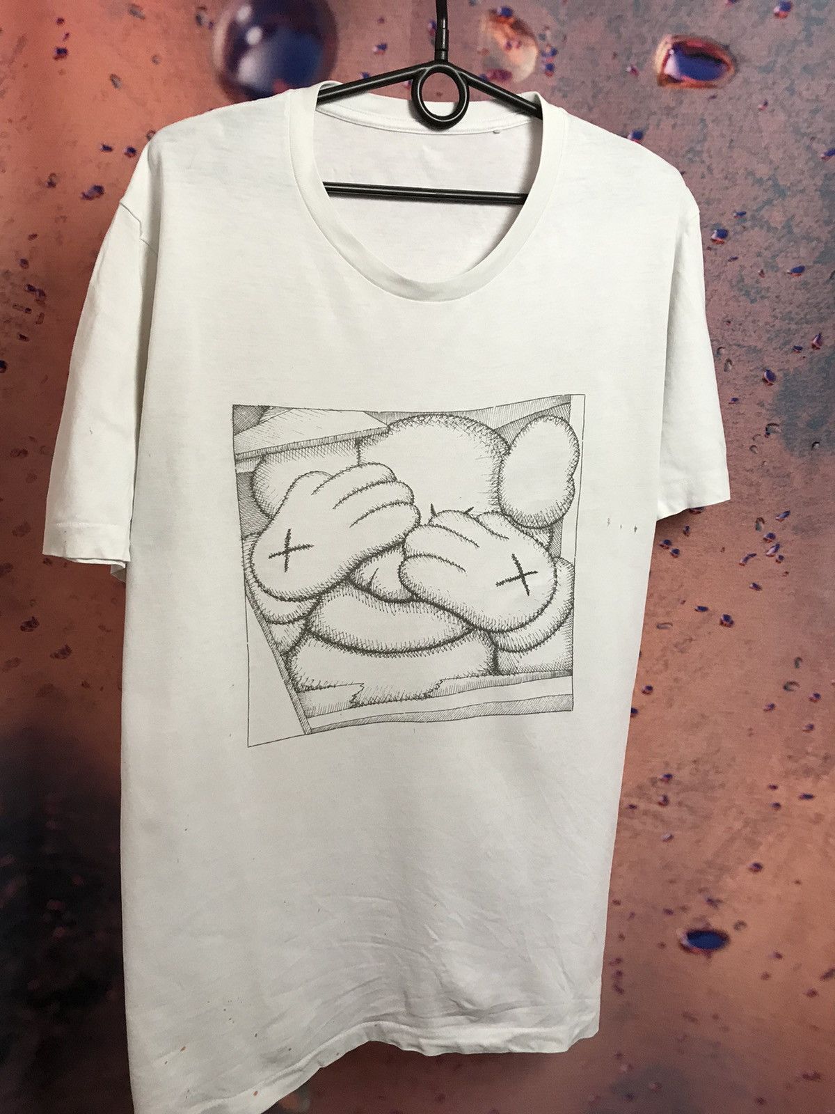 Kaws Kaws x Uniqlo luxury hype distressed tee Size US XL / EU 56 / 4 - 2 Thumbnail