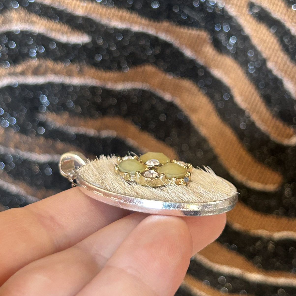 Handmade Handcrafted cowhide vintage gem cameo pendant necklace Size ONE SIZE - 6 Thumbnail