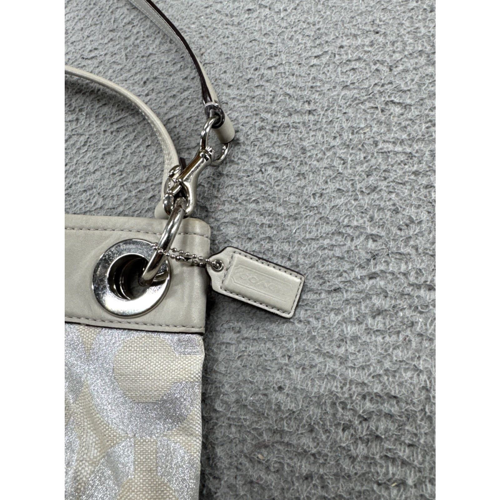 Coach Coach Ashley Signature Op Art Hippie Purse Silver Cream Shoulder Handbag 21021E Size ONE SIZE - 3 Thumbnail