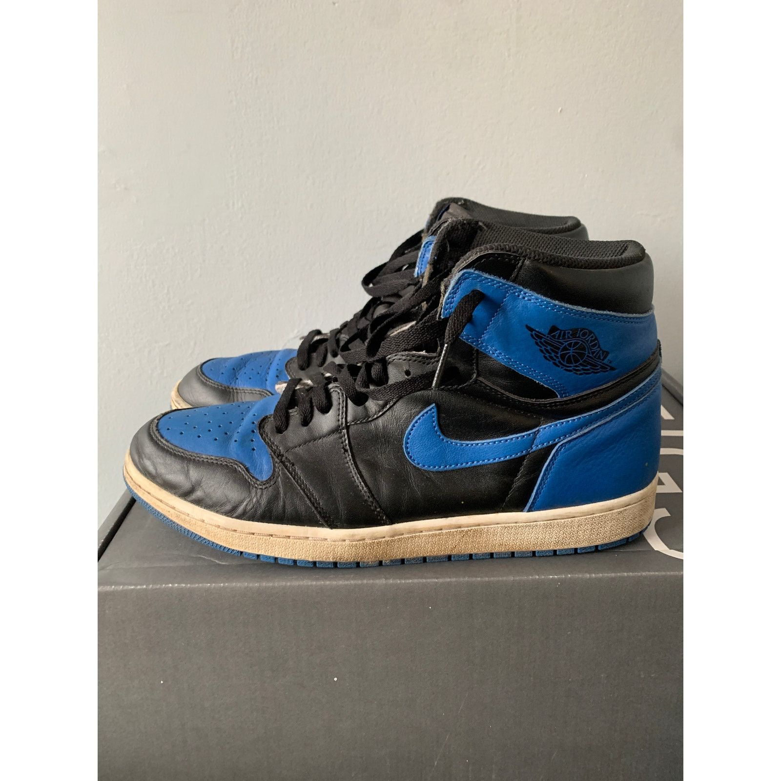 Nike Nike Air Jordan 1 Retro Royal 2017 Size 13 Used Size US 13 / EU 46 - 4 Thumbnail