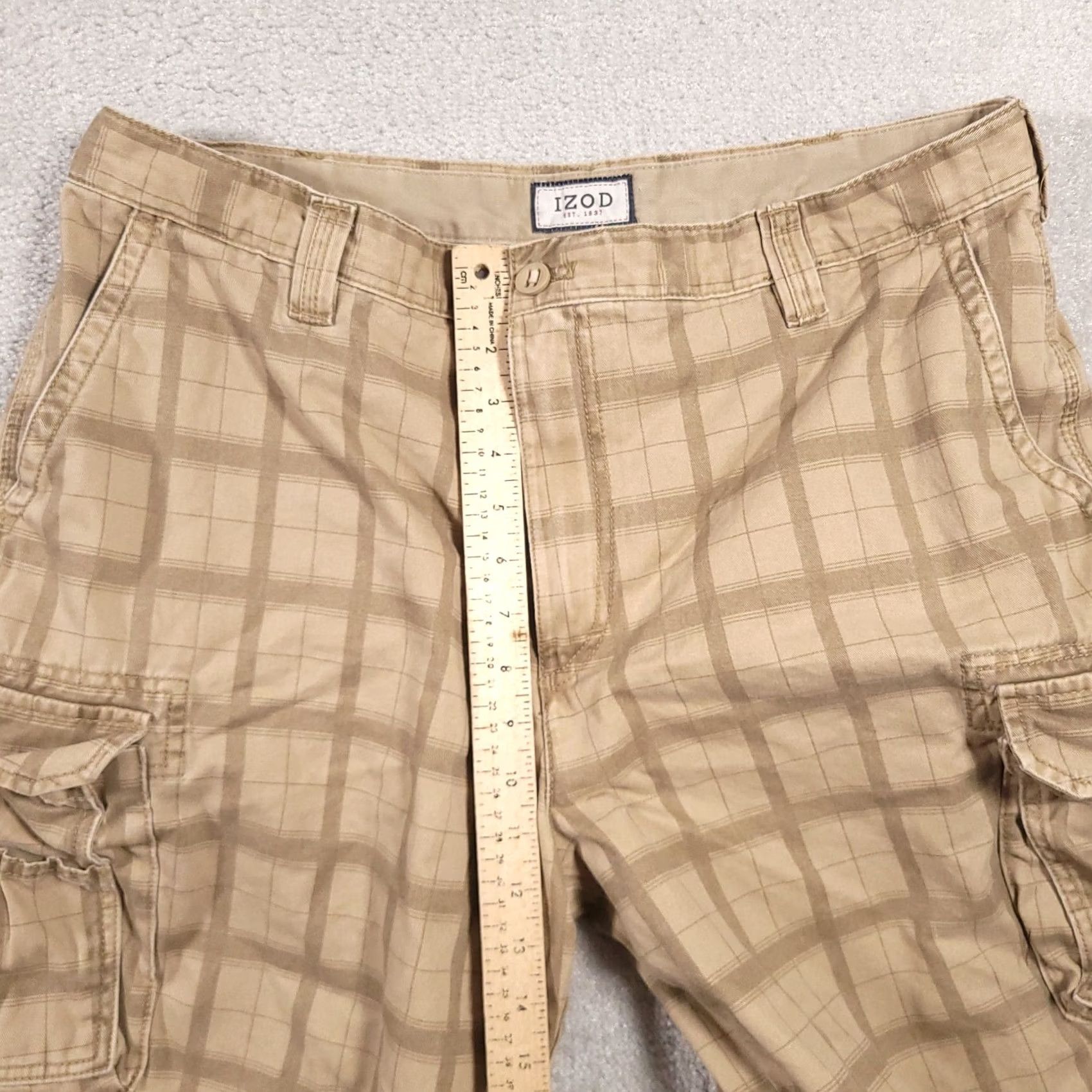 Izod VINTAGE Izod Cargo Shorts Mens 38 Tan Check Flat Front 90s Mens Regular 100% Cotton Beige Pocket Zipper Button Casual Travel Summer Spring Fall Size US 38 / EU 54 - 7 Thumbnail