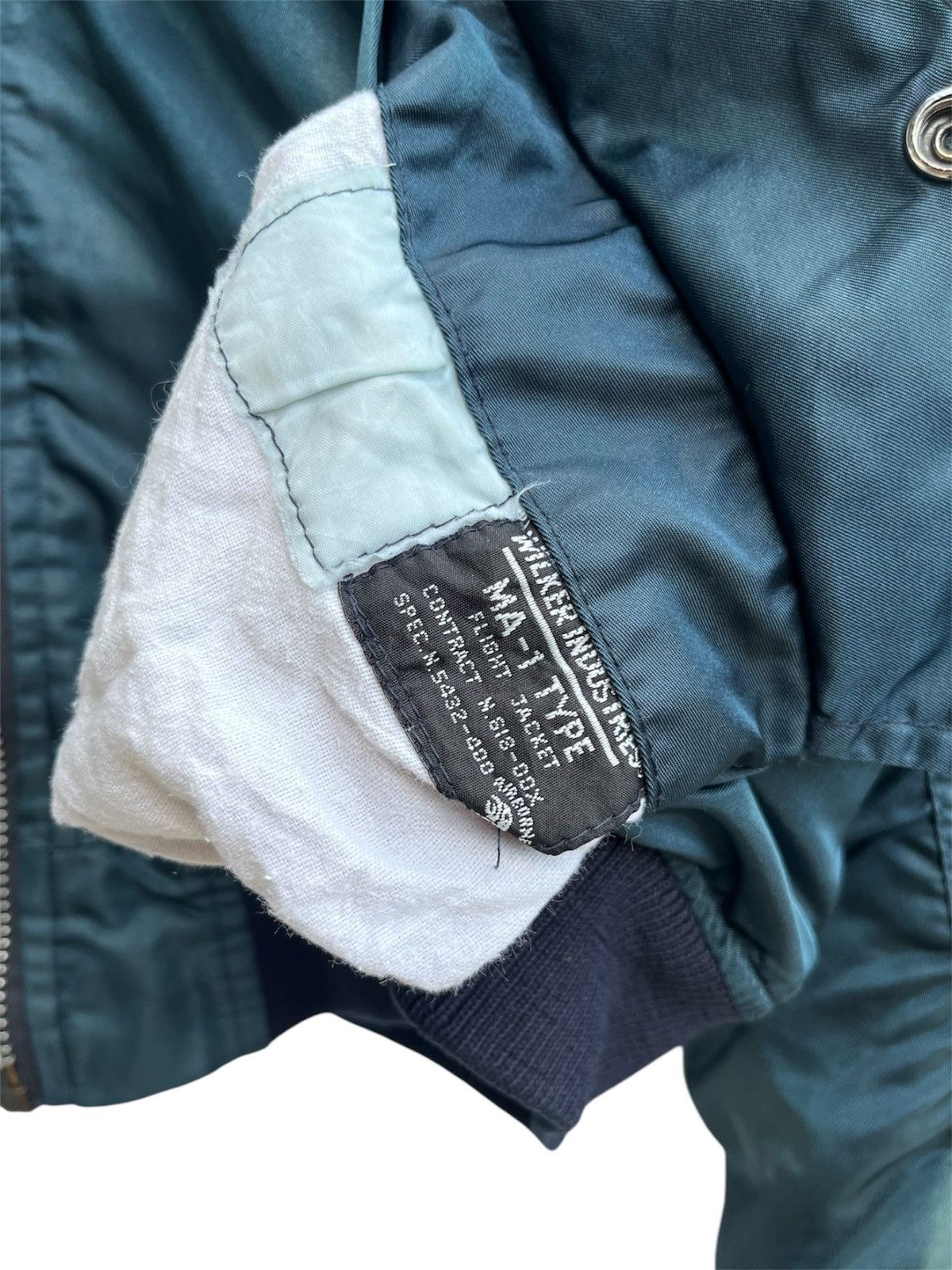 Vintage Vintage Wilker Industries Reversible MA-1 Flight Jacket Size US L / EU 52-54 / 3 - 14 Thumbnail