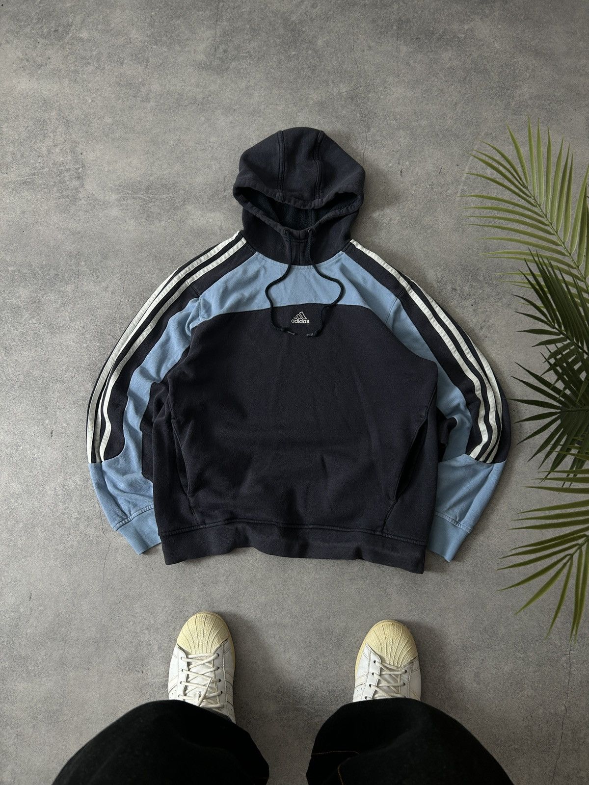 Adidas Vintage Adidas Central logo hoodies mens Size US S / EU 44-46 / 1 - 1 Thumbnail