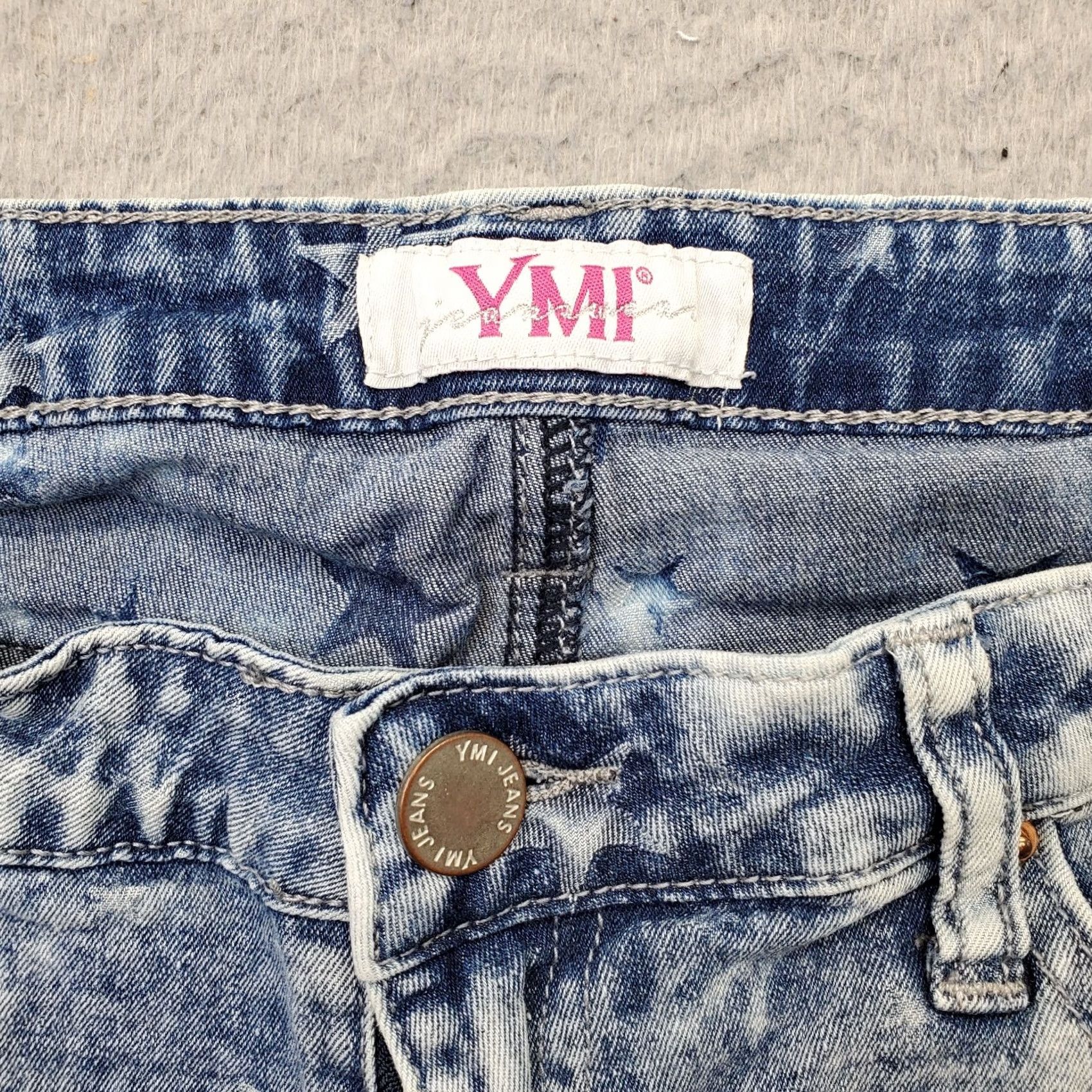 Vintage YMI Jeans Shorts Women Size 11 Denim Distressed Acid Wash 5-Pocket Design - Blue, 2.5" Inseam Size 32" / US 10 / IT 46 - 6 Thumbnail