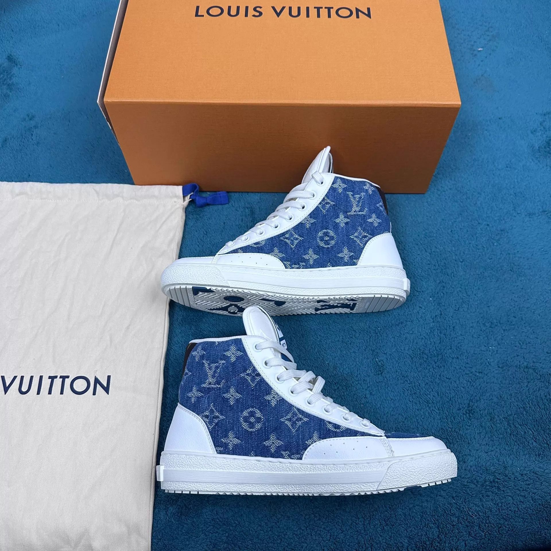 Louis Vuitton LV Charlie high-top sneaker white and blue 37.5 Size US 7.5 / IT 37.5 - 3 Thumbnail