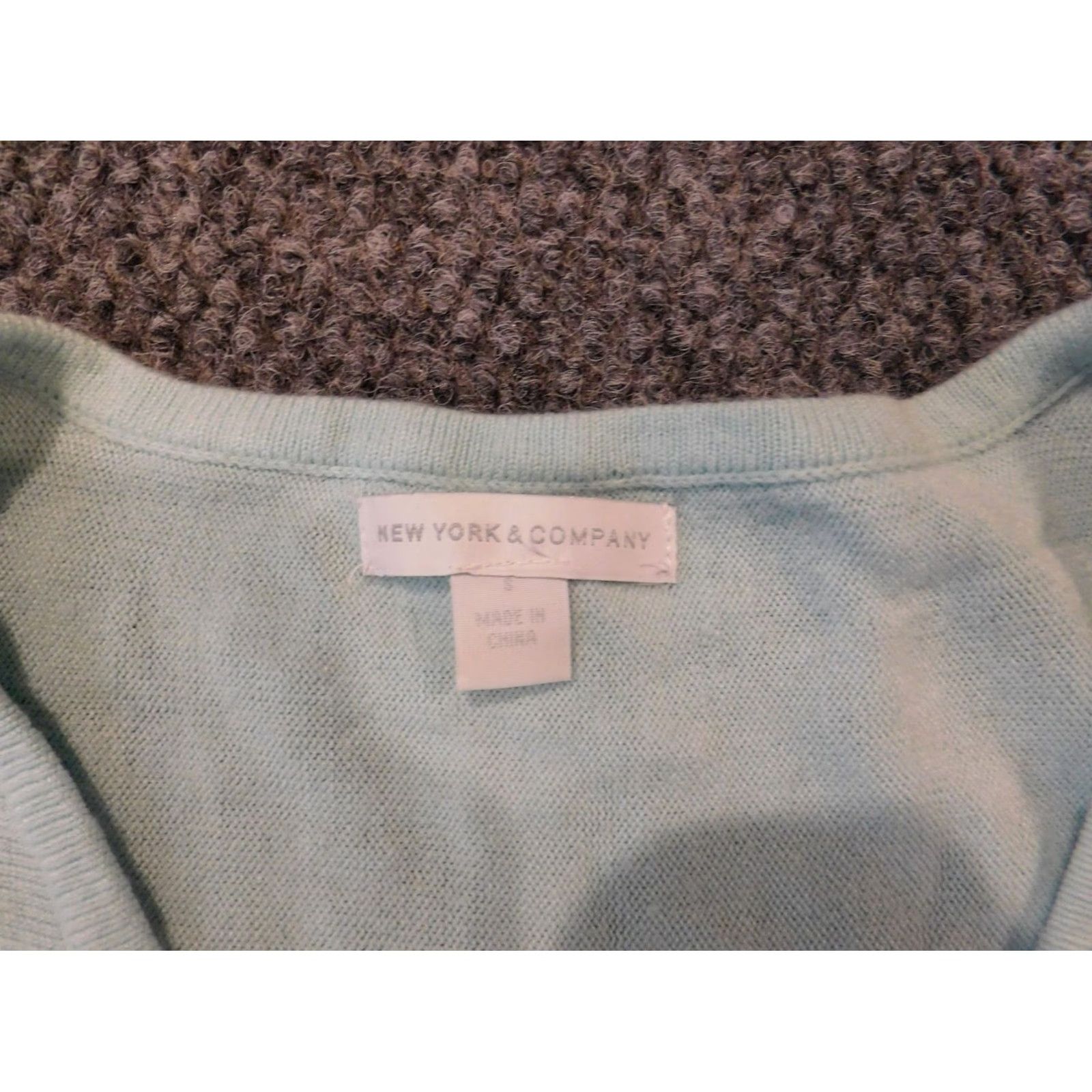 Vintage New York and Company Womens Sweater S Blue V-neck Pullover Balloon Sleeve Knit Acrylic Button Regular Pullover Modern 90s? Size S / US 4 / IT 40 - 4 Thumbnail