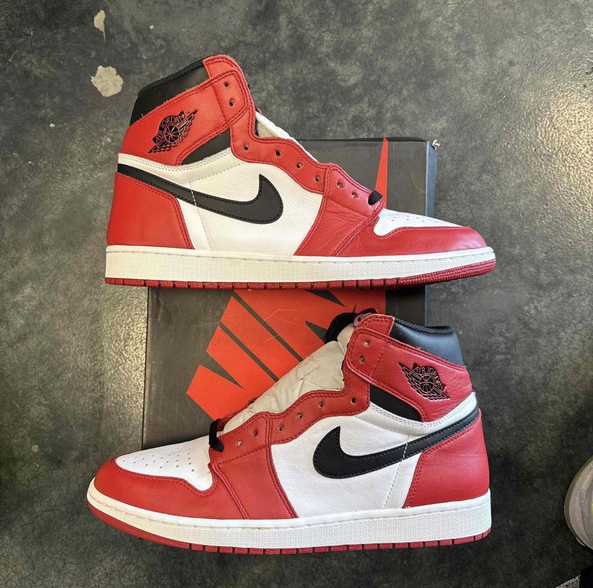 Nike Jordan 1 High Chicago (2015) Size US 13 / EU 46 - 1 Thumbnail