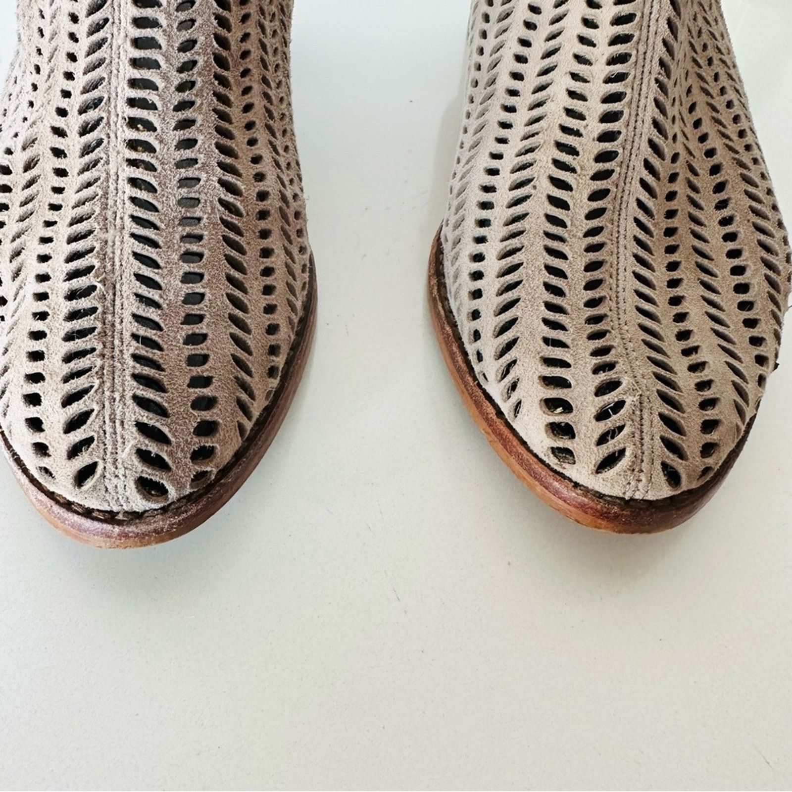 Vince Camuto VINCE CAMUTO Tan Cream Suede Leather Heel Ankle Boot Booties Size US 8.5 / IT 38.5 - 12 Thumbnail