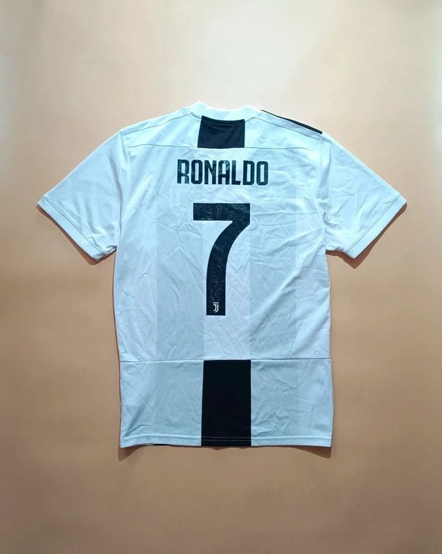 Adidas Juventus Ronaldo CR7 Jersey 2018-2019 Home Shirt Adidas L Size US L / EU 52-54 / 3 - 1 Thumbnail