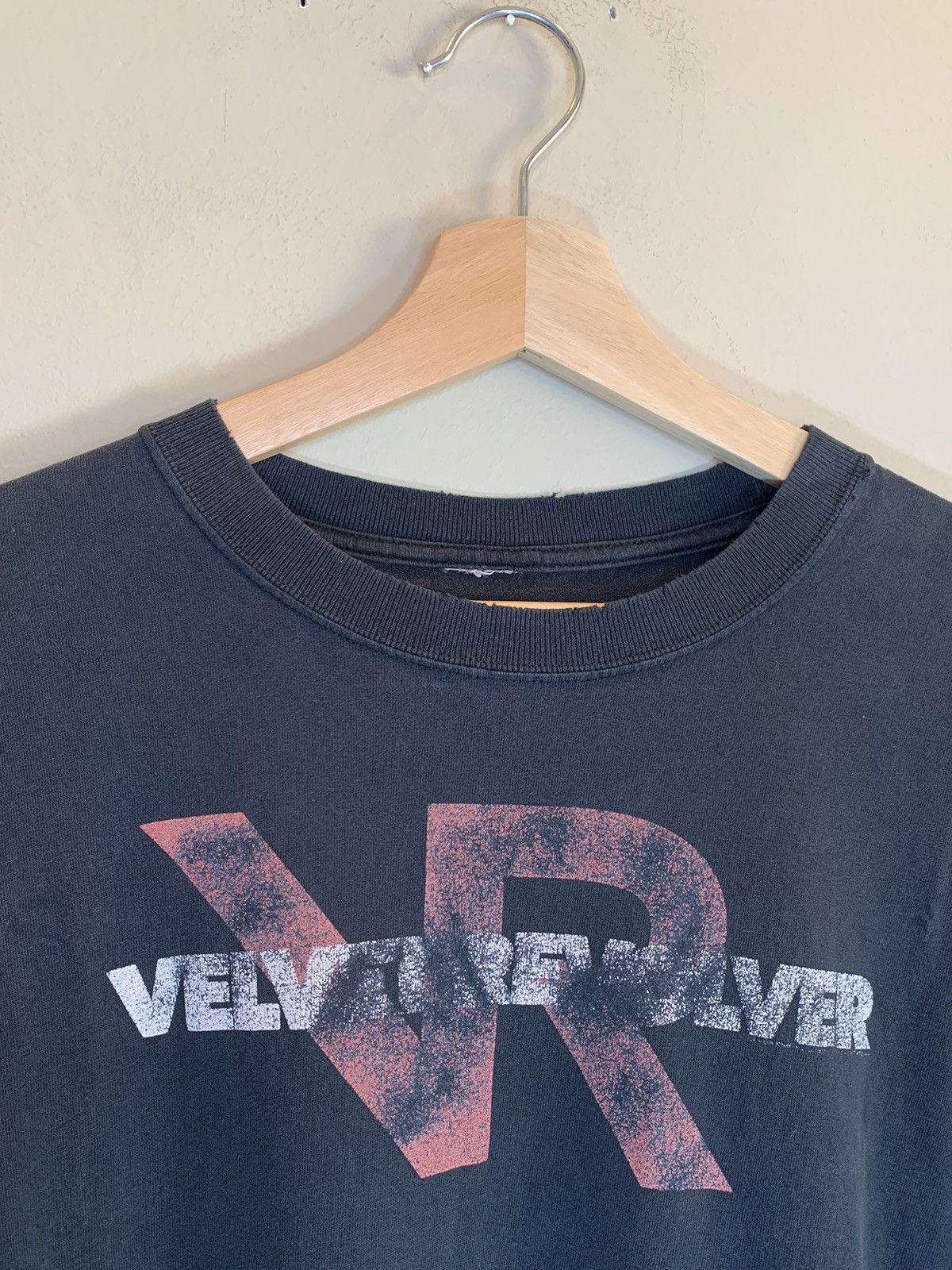 Band Tees *RARE* Vintage Velvet Revolver Contraband Art Faded LS Shirt Size US L / EU 52-54 / 3 - 3 Thumbnail