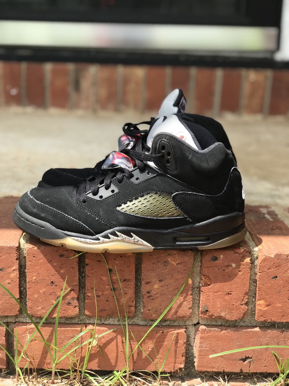 Jordan Brand Air Jordan Retro 5 Black Metallic (2016) Size 7Y / 8.5 Wmns Size US 7 / EU 40 - 2 Thumbnail