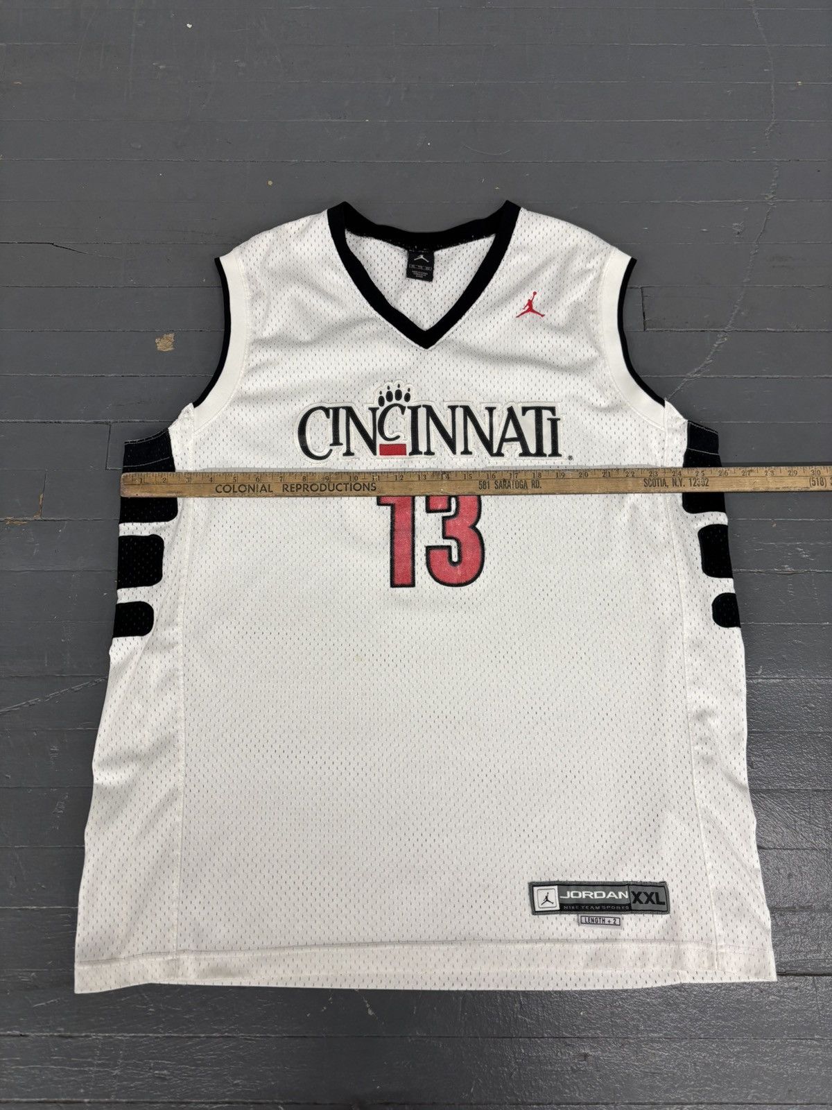 Jordan Brand × NCAA × Vintage Vintage Jordan NCAA Cincinnati Bearcats Basketball Jersey Size US XXL / EU 58 / 5 - 5 Thumbnail
